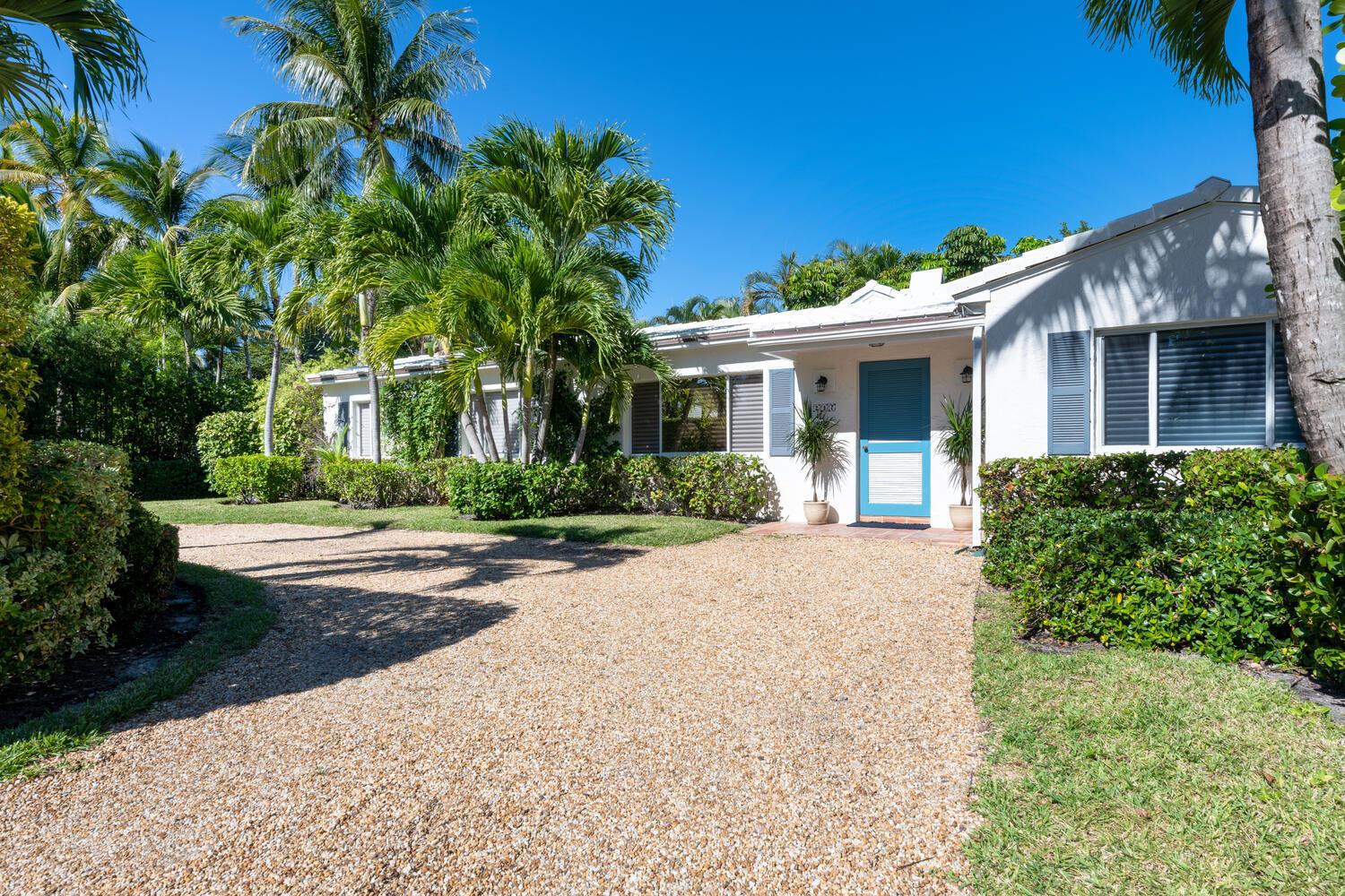 Quintessential Palm Beach cottage! North end home recently updated with Serena & Lily living area and tropical flare. Large Master Suite with new furnishings and luxury linens. New kitchen appliances. Beautiful private pool area with new Summer kitchen. Steps from the best beach on the island, Sailfish Club and intracoastal bike trail.