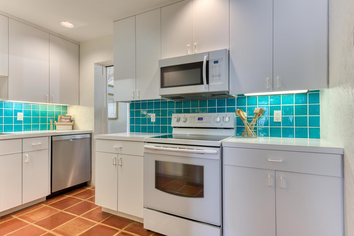 MANANA ESTATES - Residential Lease