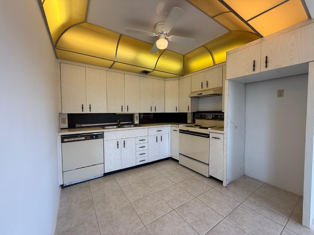 AINSLIE AT CENTURY VILLAG - Residential