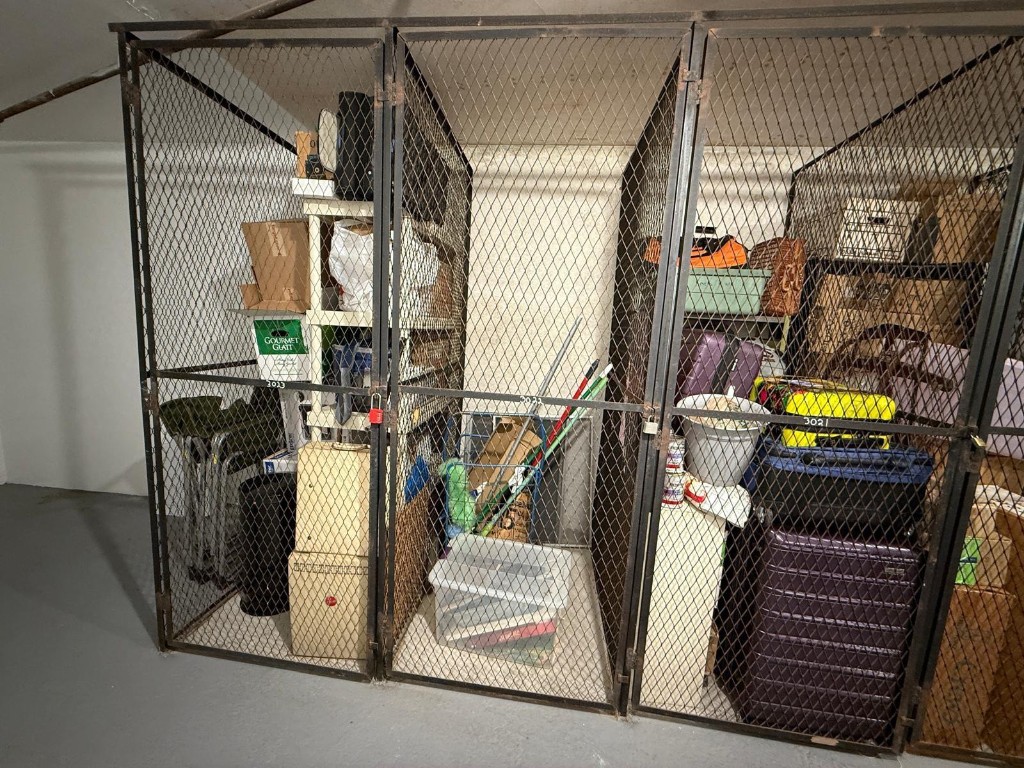 AINSLIE AT CENTURY VILLAG - Residential