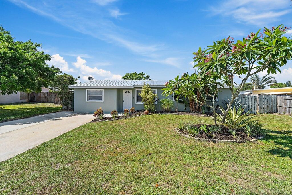Photo of 1157 NW 14th Terrace, Stuart, FL 34994 (MLS # R11101301)