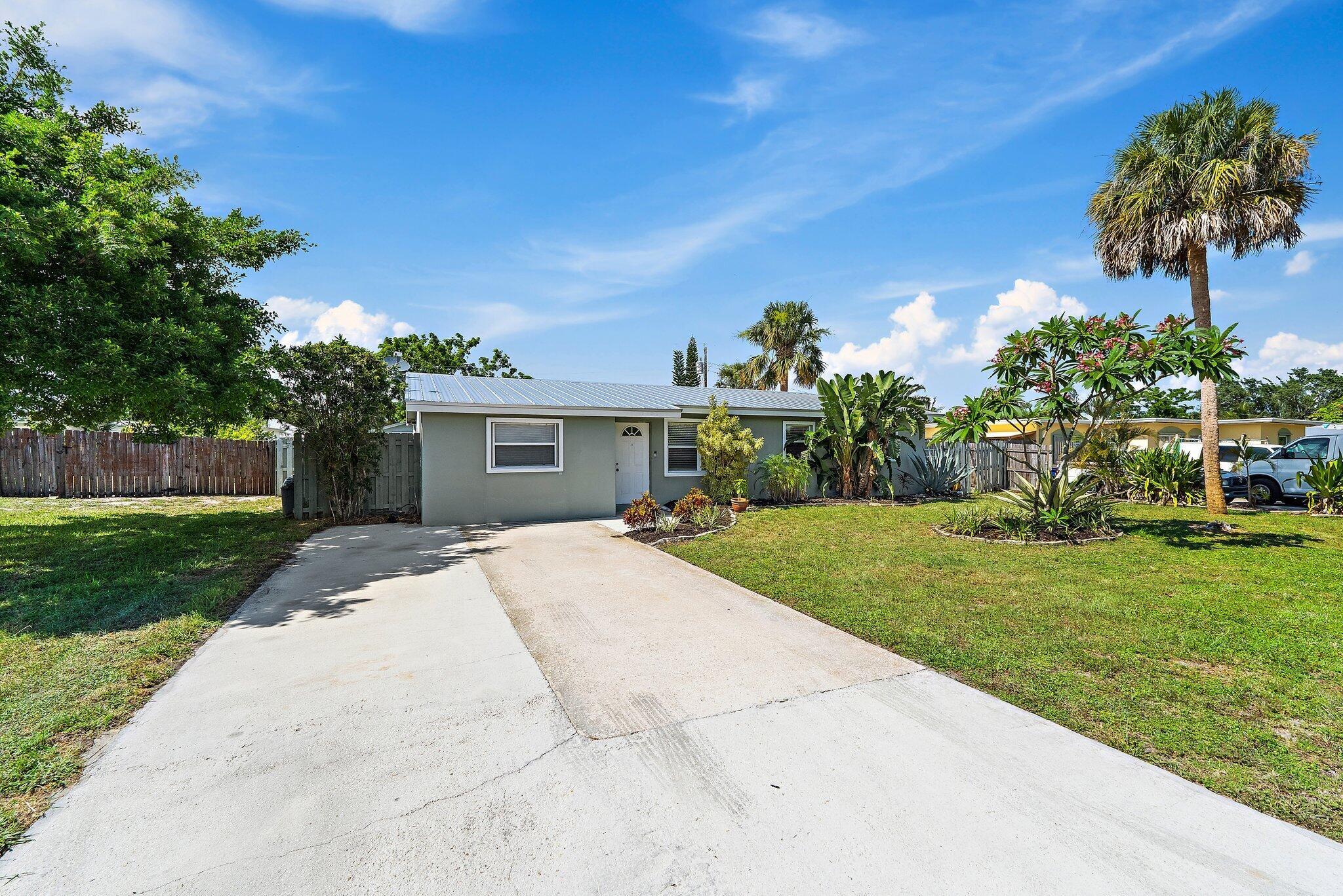 1157 NW 14th Terrace, Stuart, FL, 34994/$399,900 2 1157 NW 14th Terrace