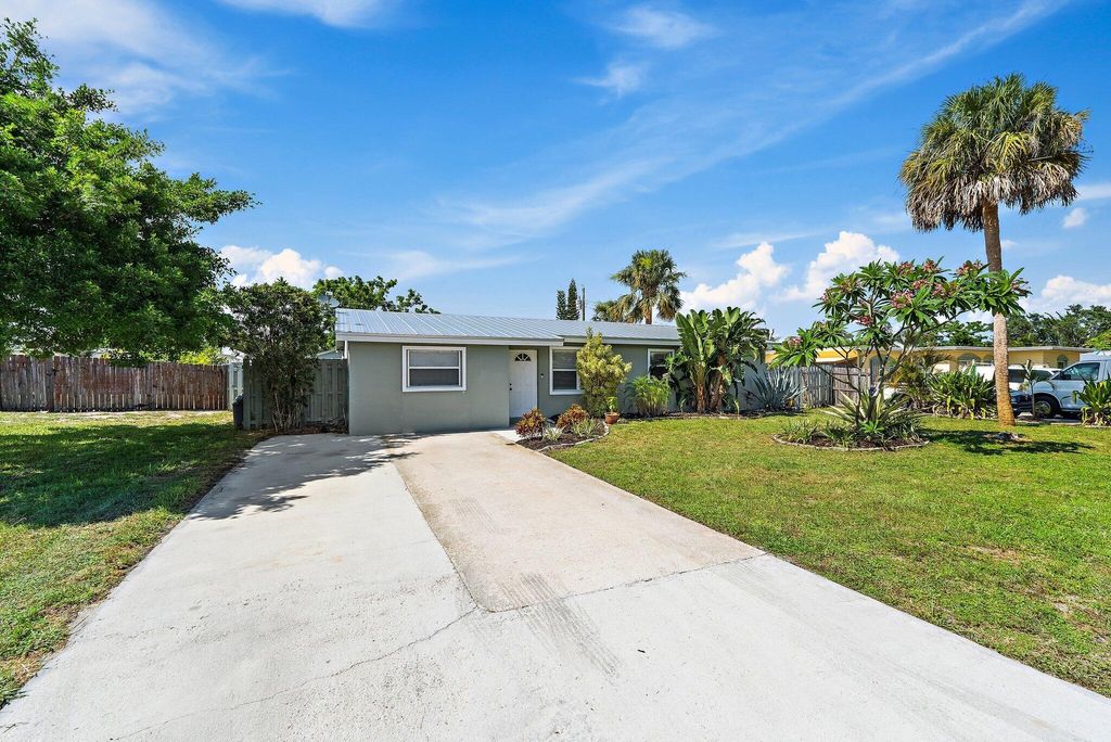 Photo of 1157 NW 14th Terrace, Stuart, FL 34994 (MLS # R11101301)
