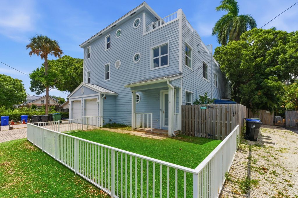 Photo of 915 W Las Olas Boulevard #915, Fort Lauderdale, FL 33312 (MLS # B26031893)