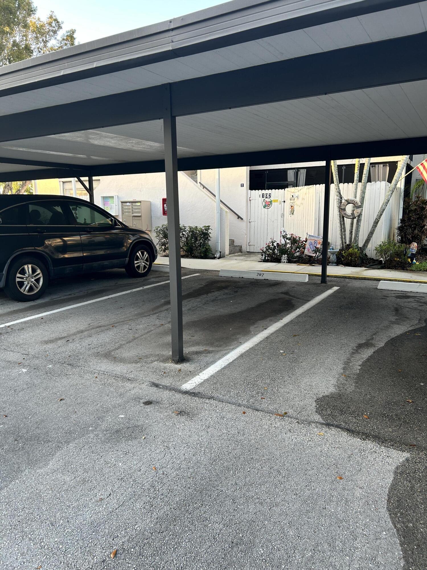 TWIN LAKES SOUTH & TOWN VILLAS CONDO - Residential Lease