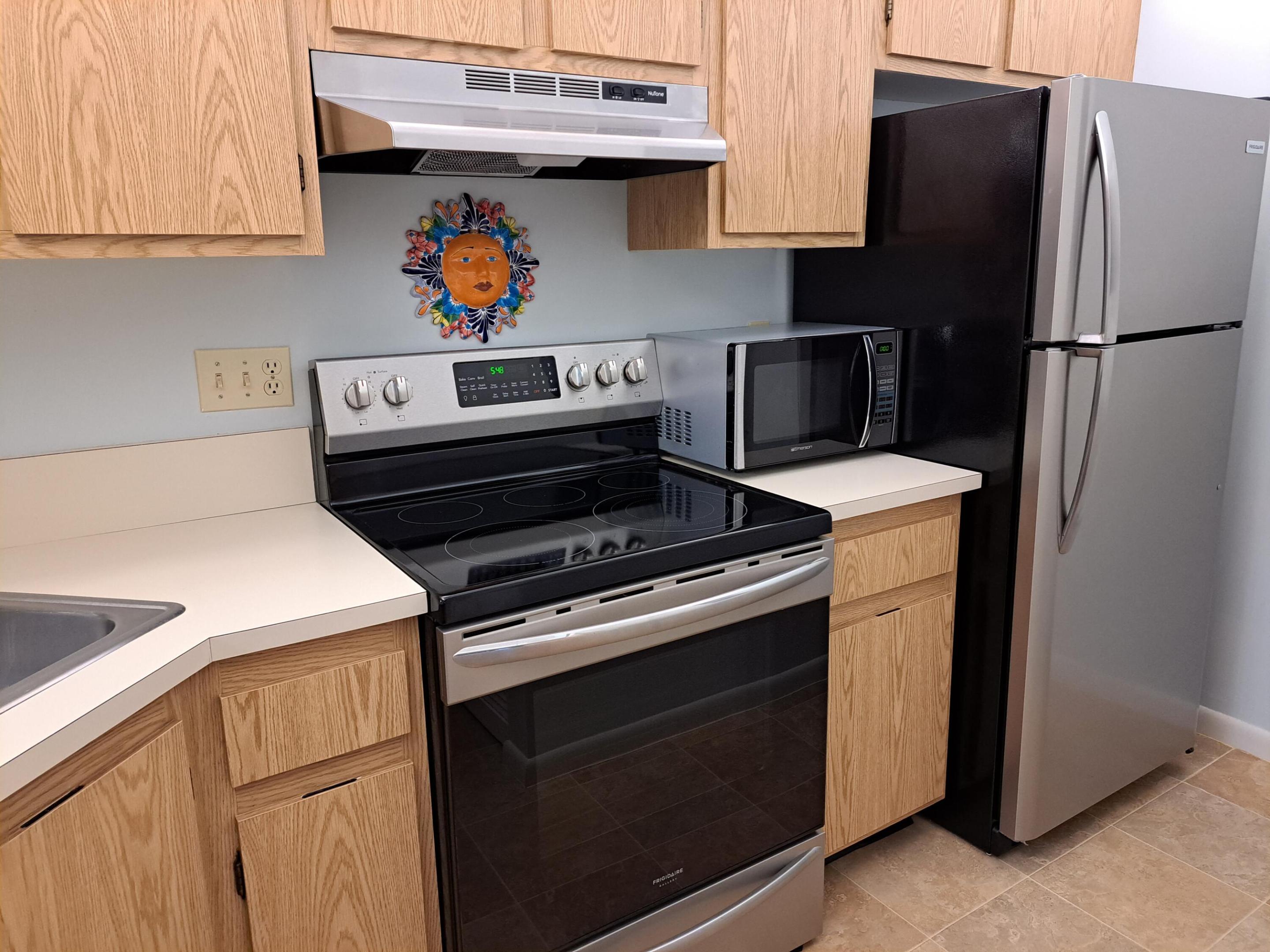 TWIN LAKES SOUTH & TOWN VILLAS CONDO - Residential Lease