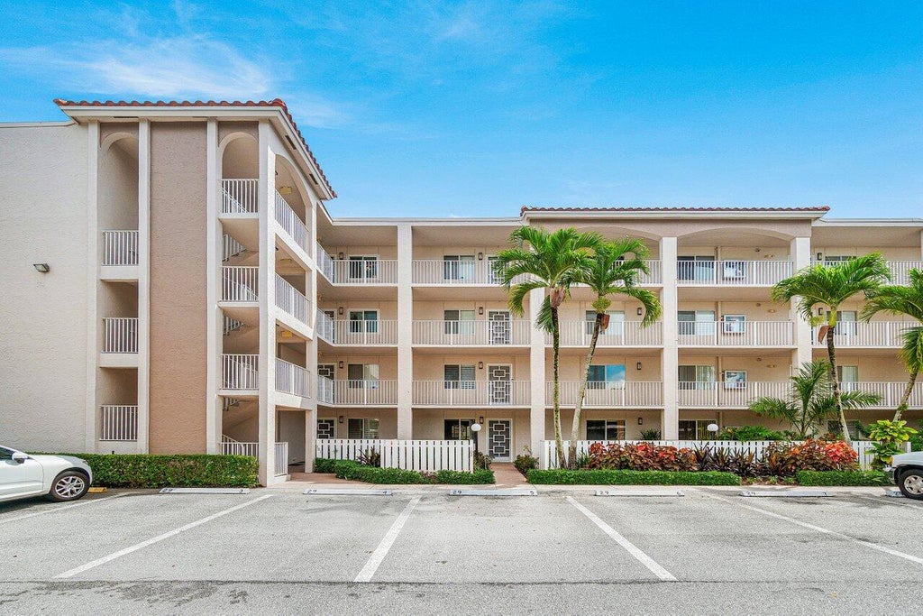 Photo of 6112 Huntwick Terrace #102, Delray Beach, FL 33484 (MLS # B26074733)