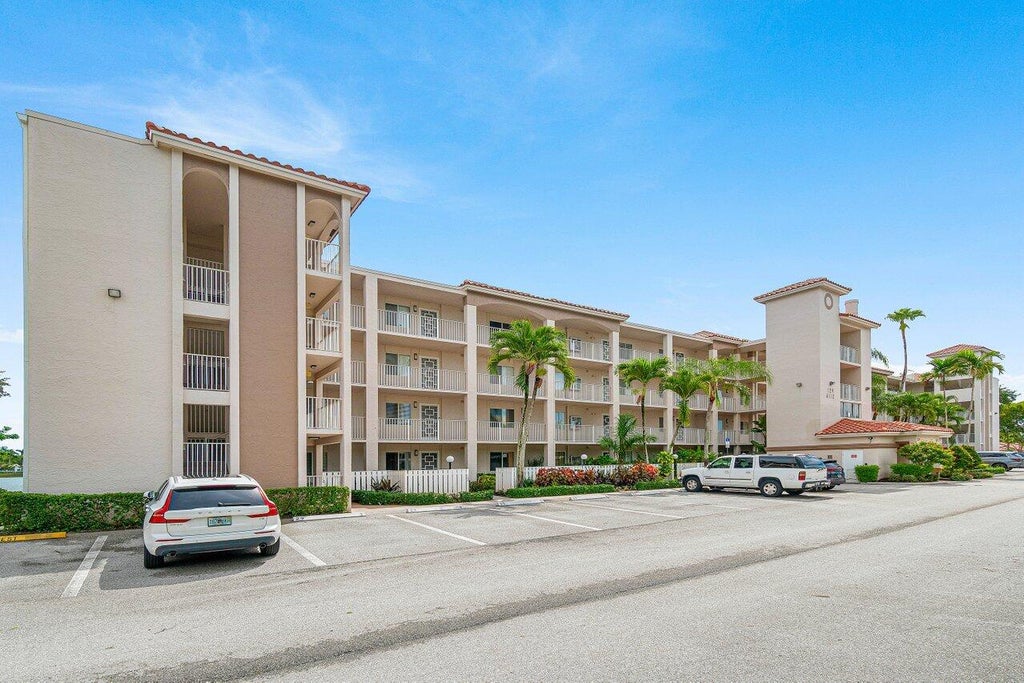 Photo of 6112 Huntwick Terrace #102, Delray Beach, FL 33484 (MLS # B26074733)