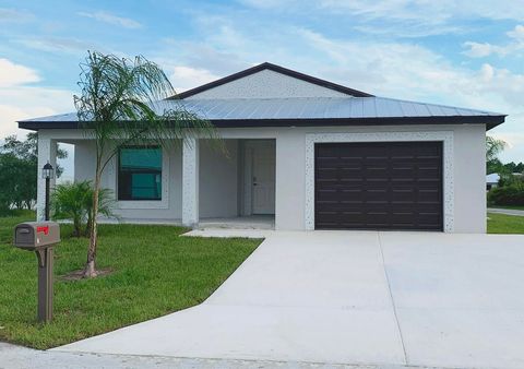 Photo of 62 La Villa Way, Fort Pierce, FL 34951 (MLS # B26023539)