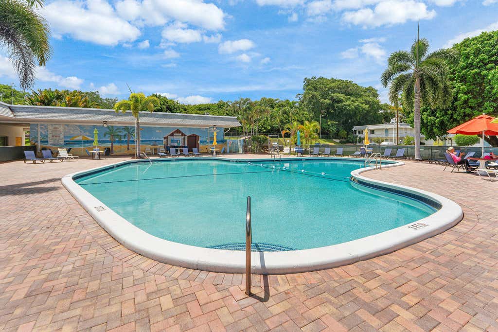 Photo of 3160 LAKE OSBORNE Drive #Bldg 6 Unit 206, Lake Worth Beach, FL 33461 (MLS # B26058628)