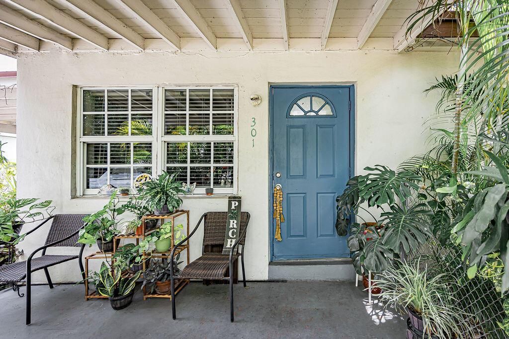 Photo of 301 Mentone Road, Lake Worth, FL 33462 (MLS # R11107512)