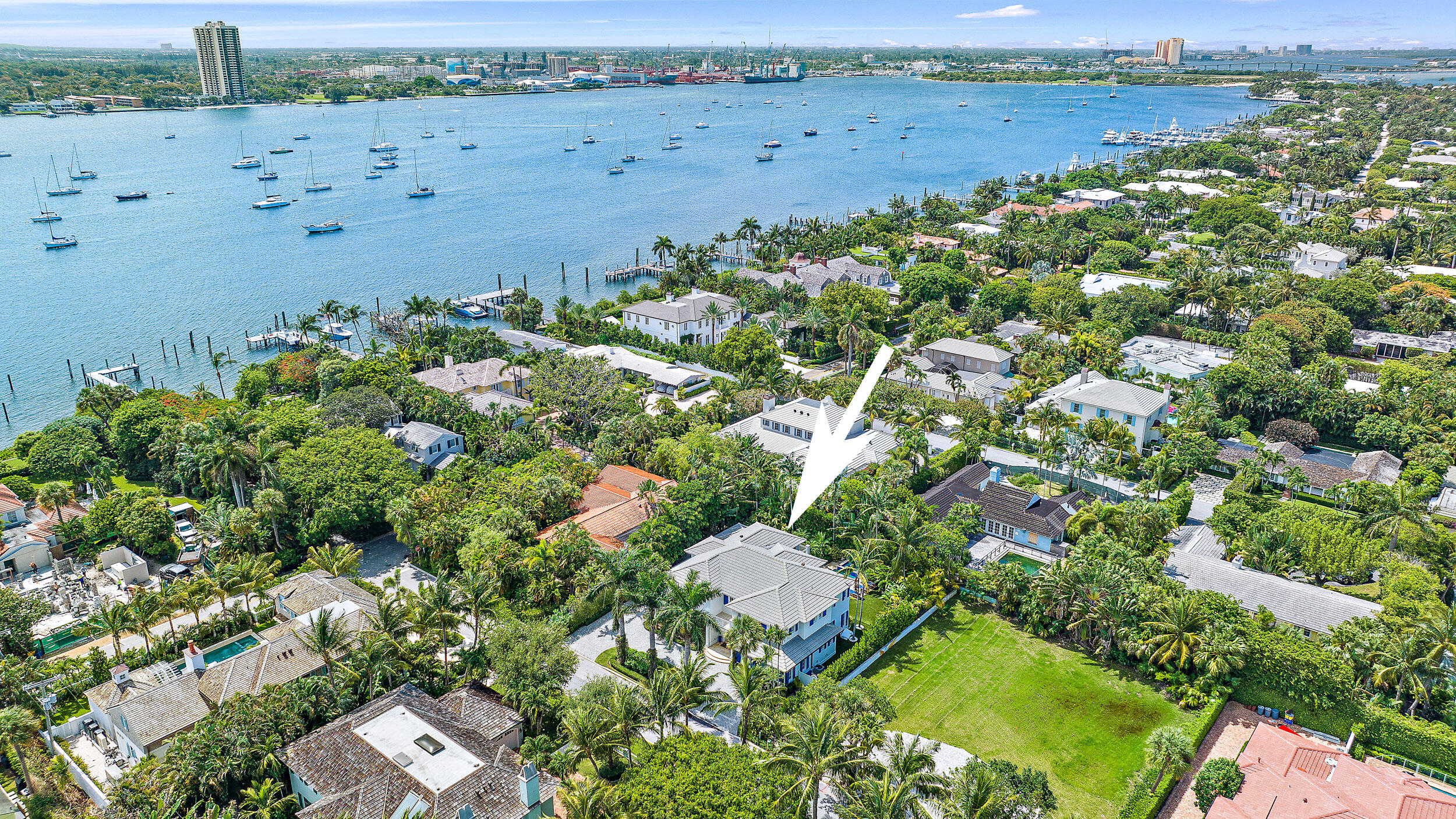 EL ENCANTO - Residential