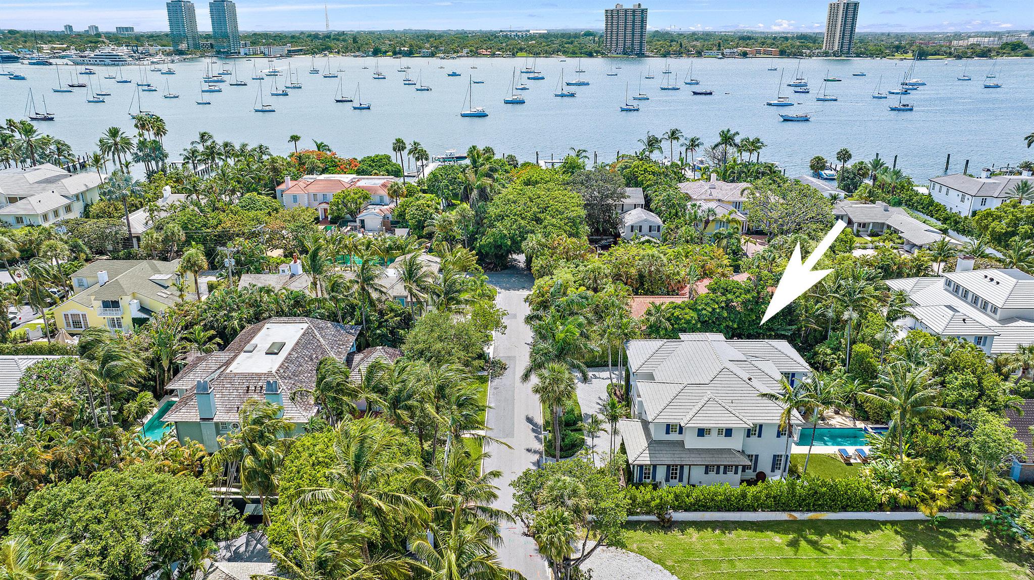 EL ENCANTO - Residential