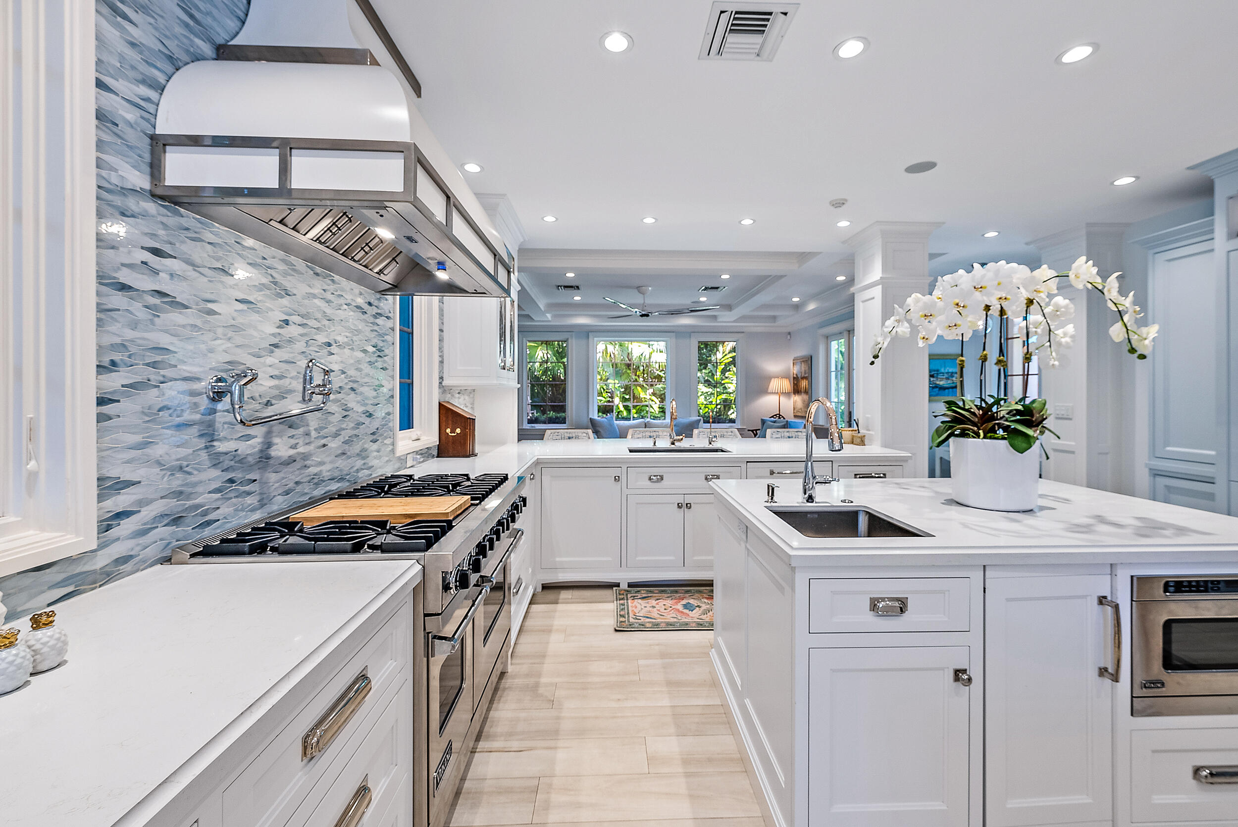 EL ENCANTO - Residential