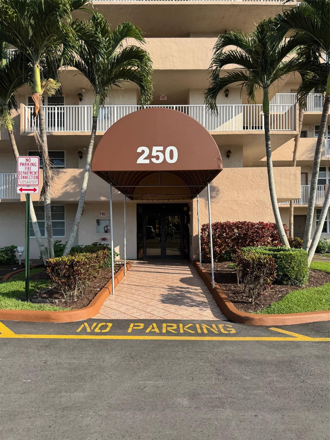 250 Jacaranda Dr 310