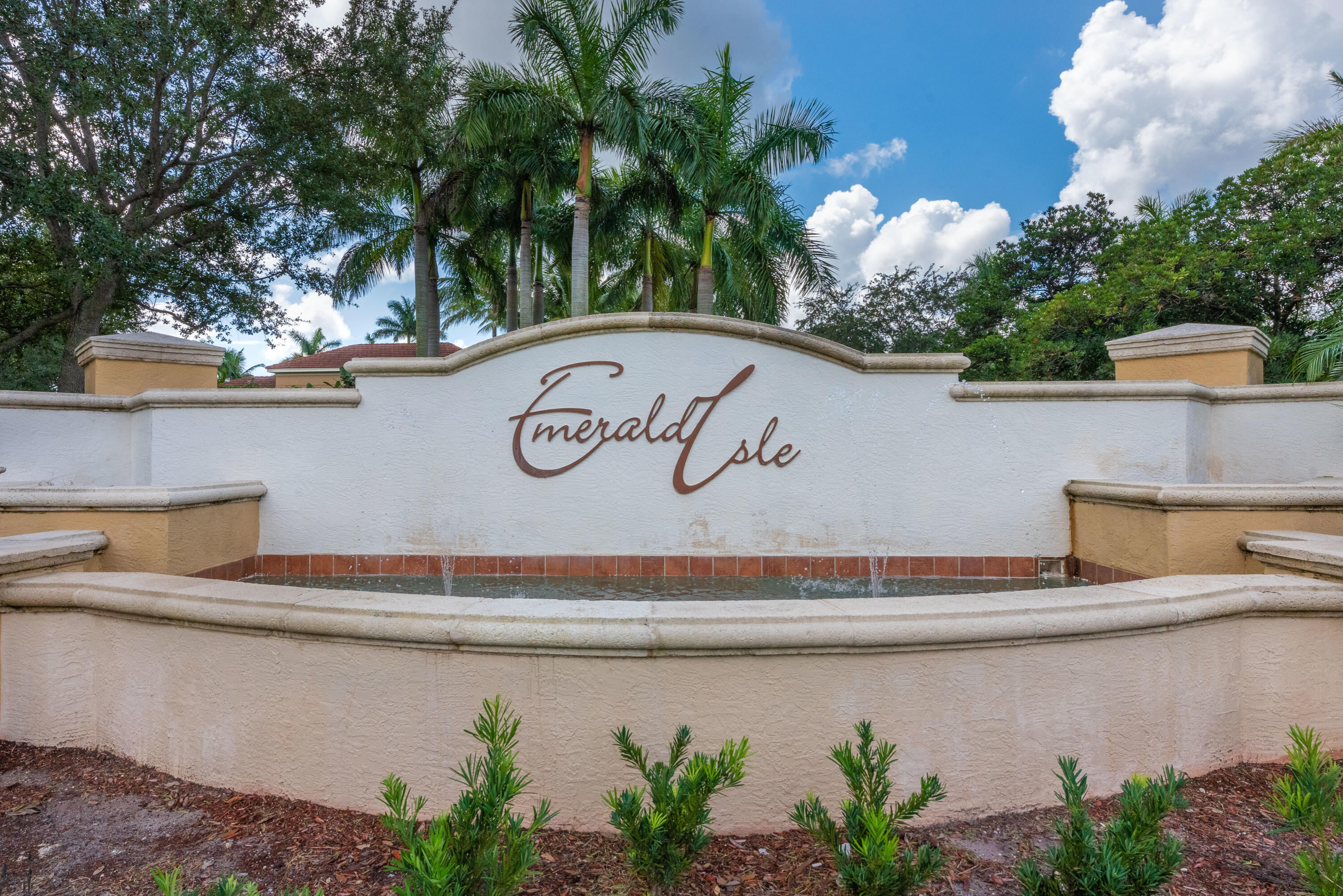 EMERALD ISLE AT LAGUNA LAKES CONDO - Residential Lease