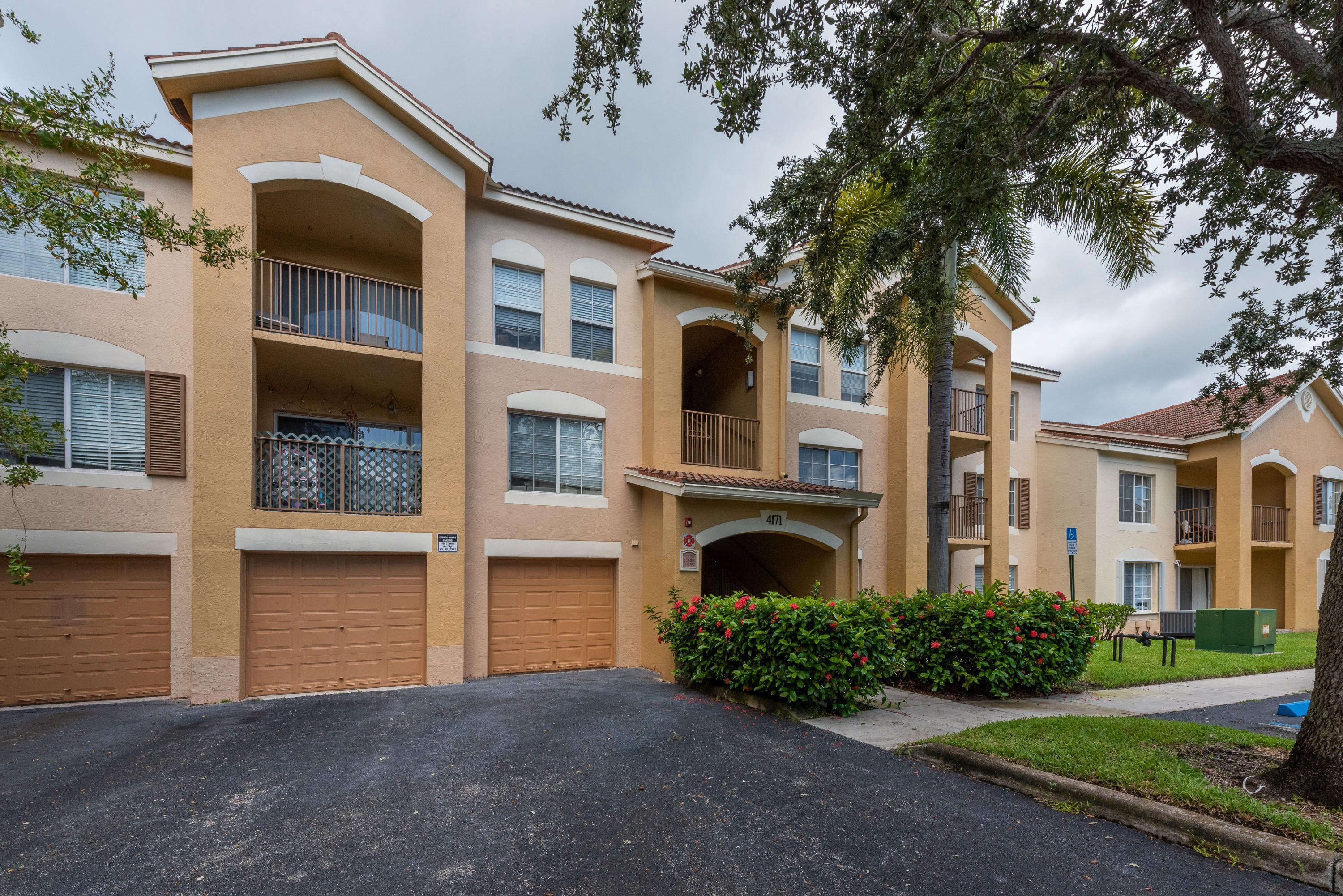 EMERALD ISLE AT LAGUNA LAKES CONDO - Residential Lease