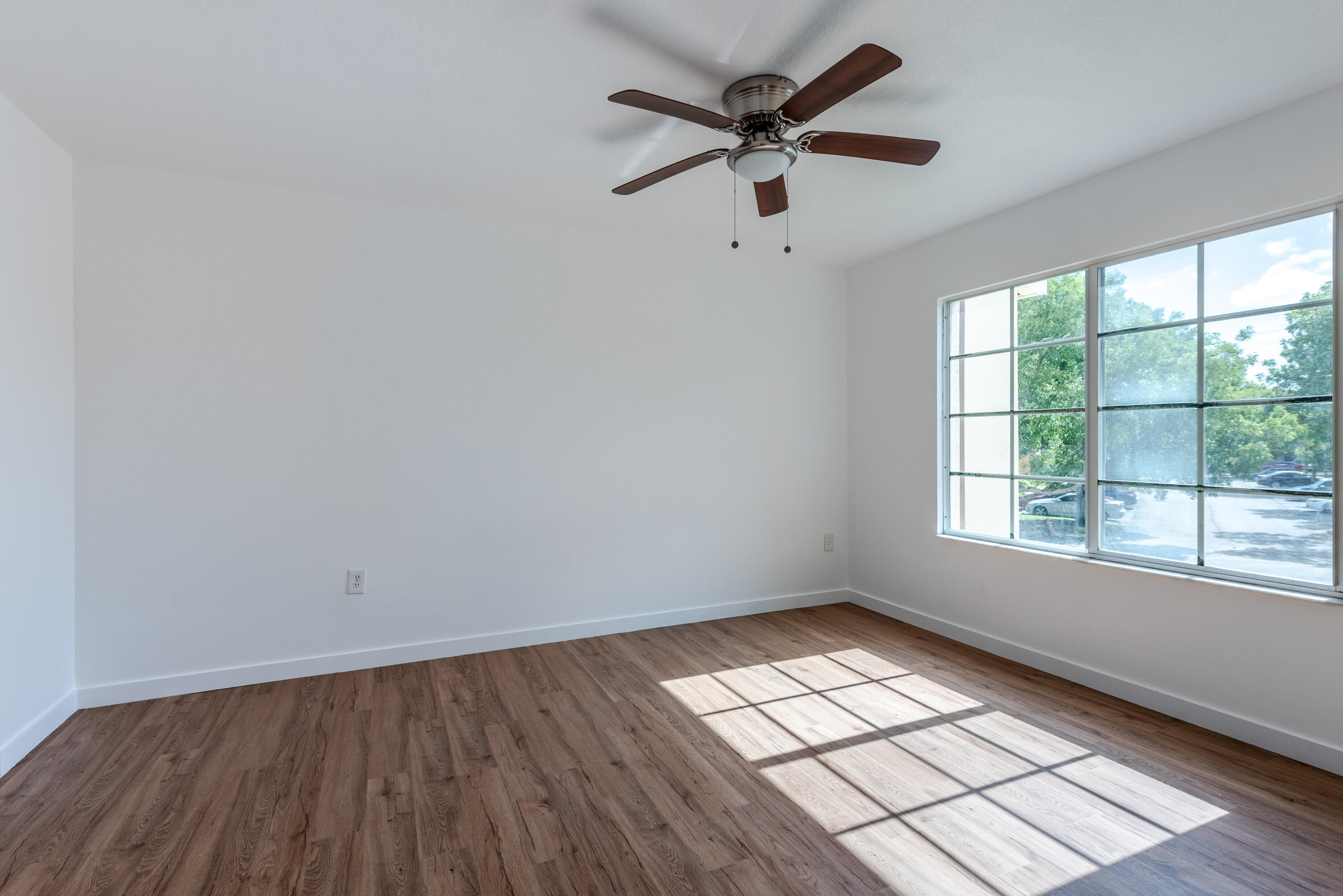 EMERALD ISLE AT LAGUNA LAKES CONDO - Residential Lease