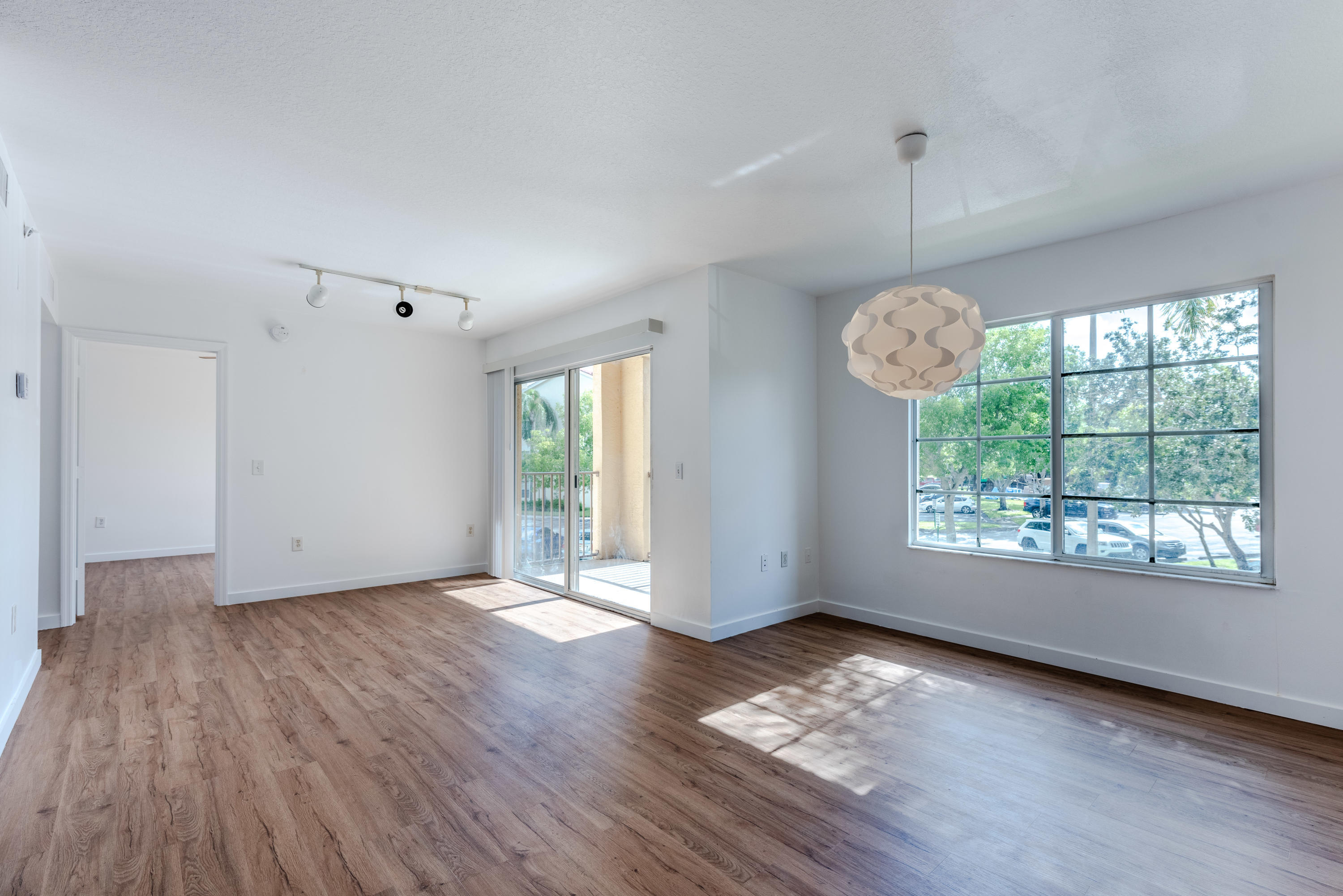 EMERALD ISLE AT LAGUNA LAKES CONDO - Residential Lease