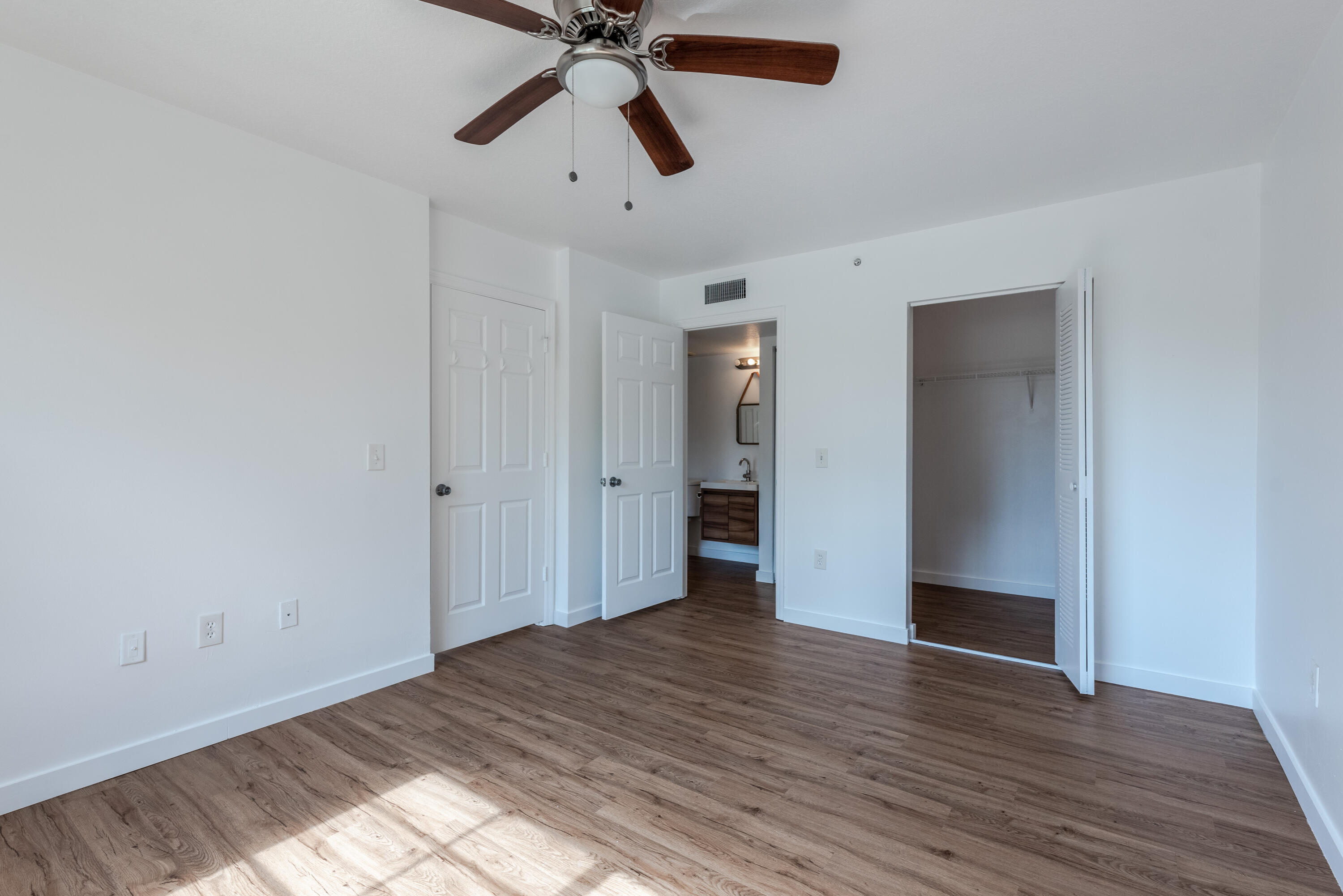 EMERALD ISLE AT LAGUNA LAKES CONDO - Residential Lease