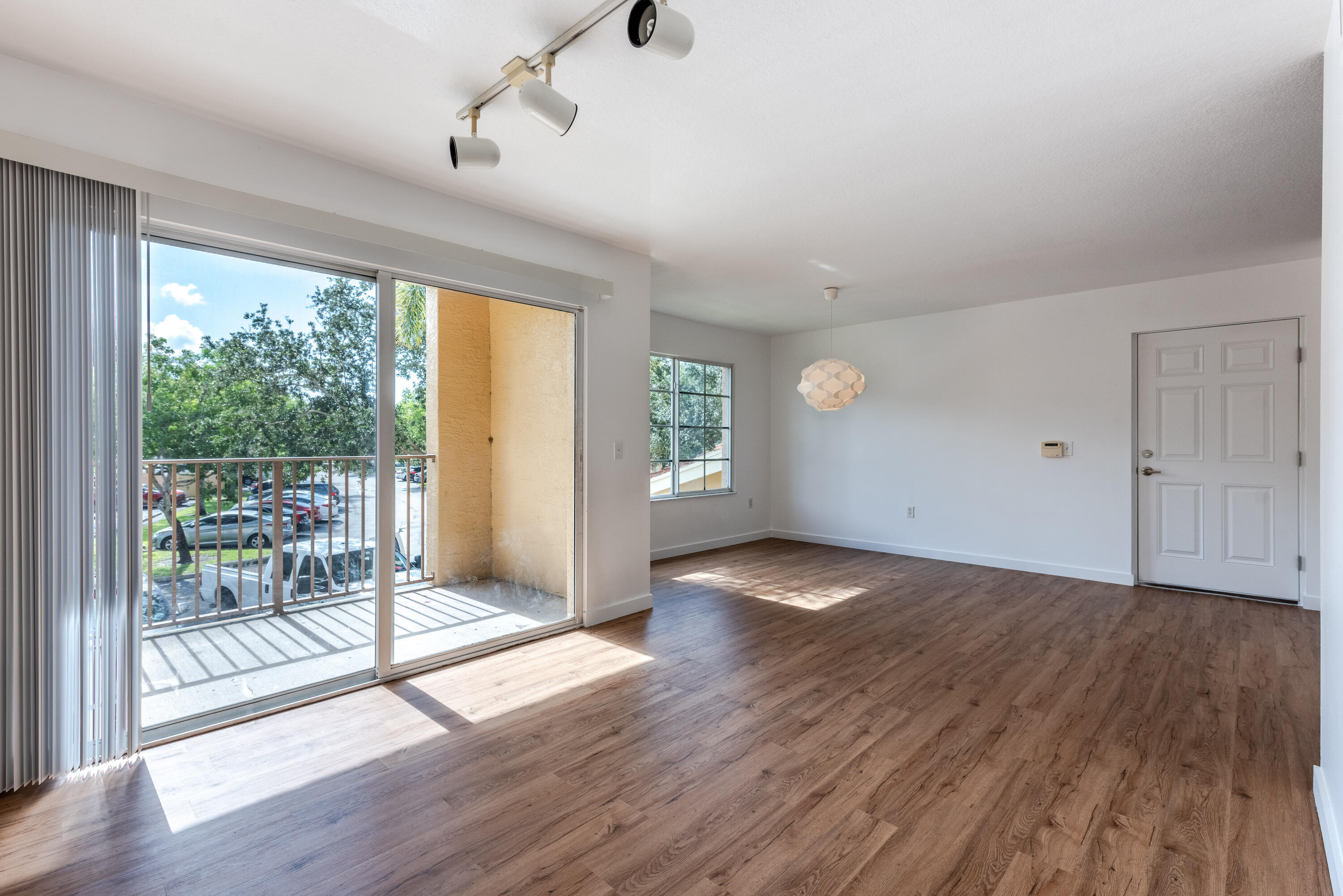 EMERALD ISLE AT LAGUNA LAKES CONDO - Residential Lease