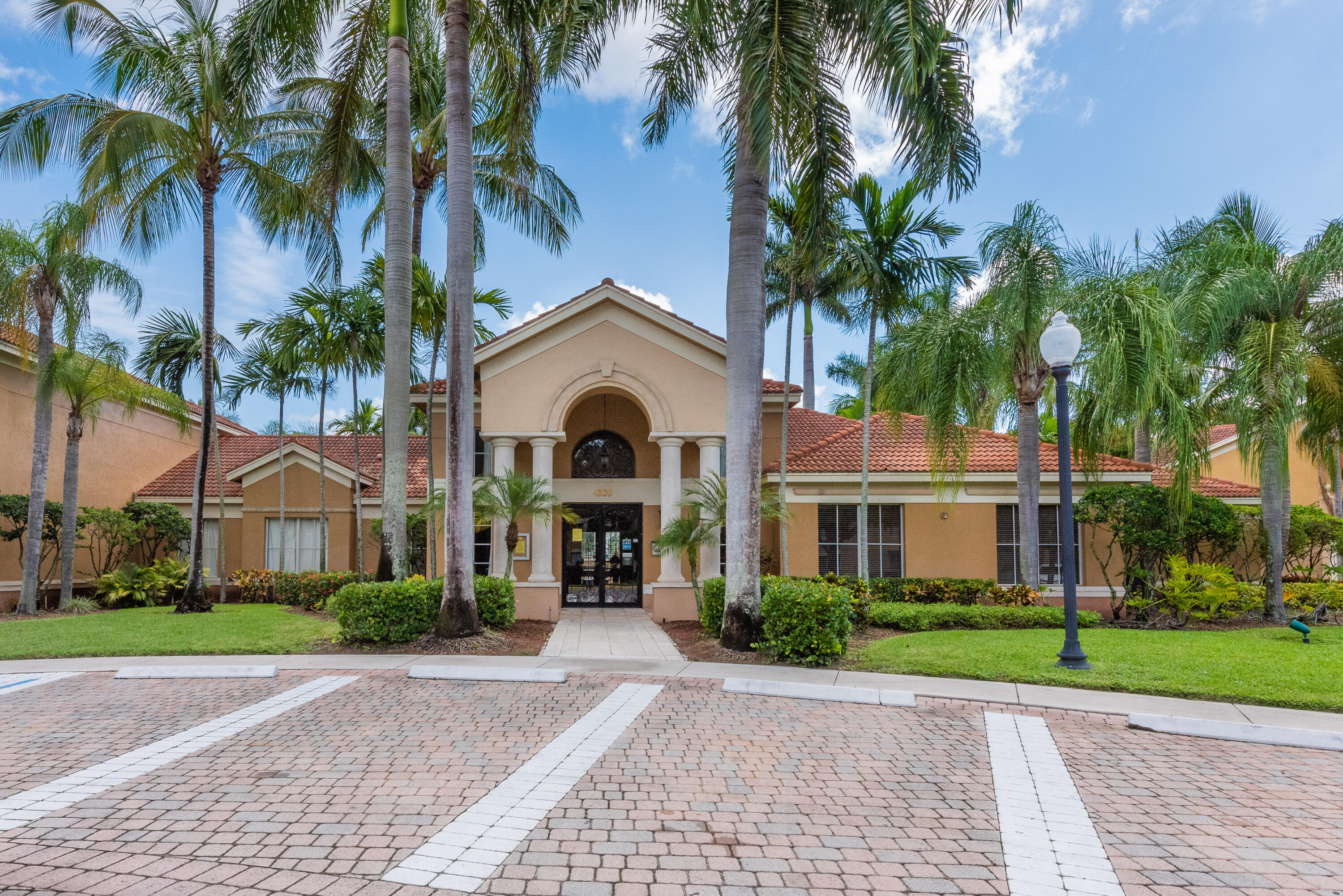 EMERALD ISLE AT LAGUNA LAKES CONDO - Residential Lease