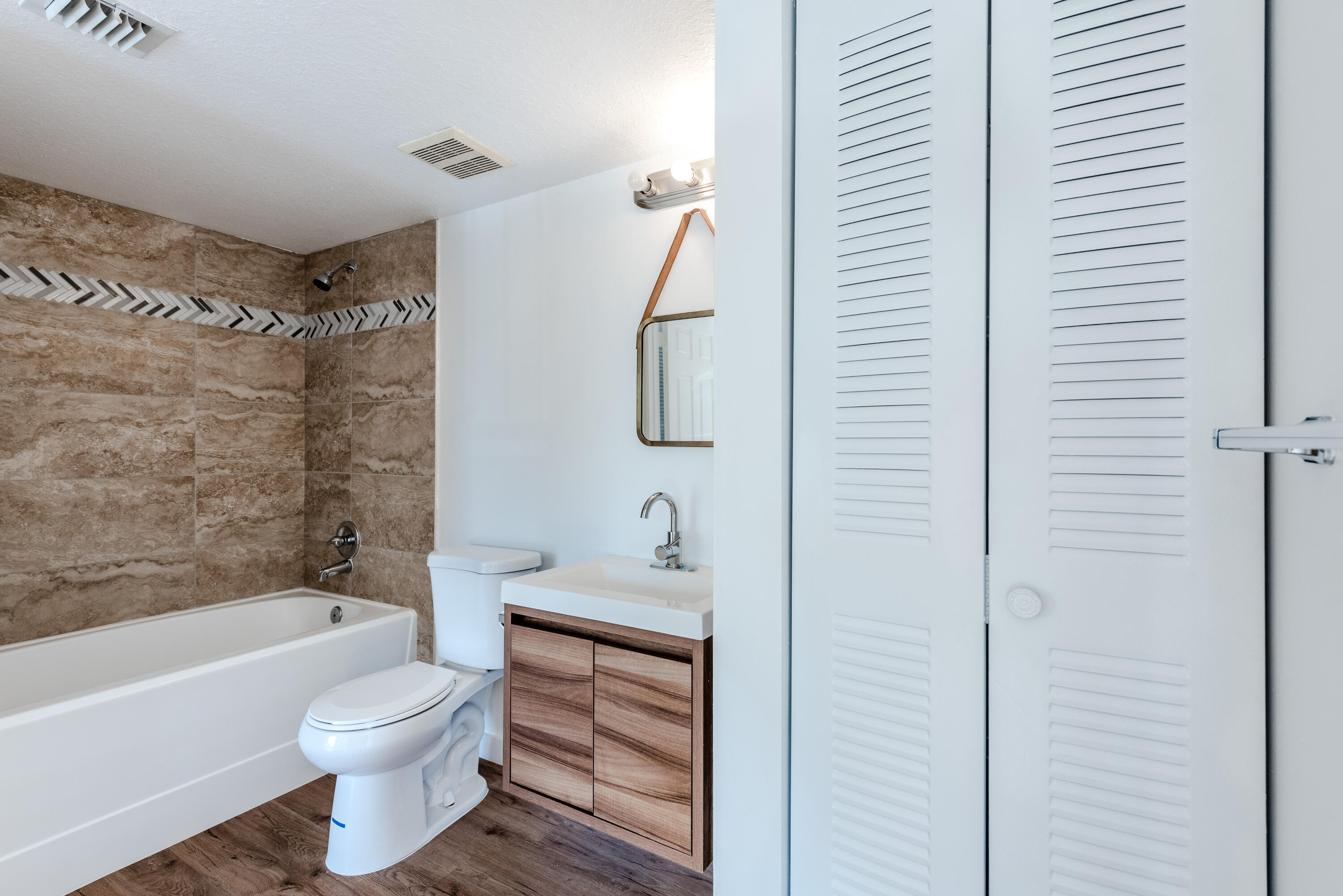 EMERALD ISLE AT LAGUNA LAKES CONDO - Residential Lease