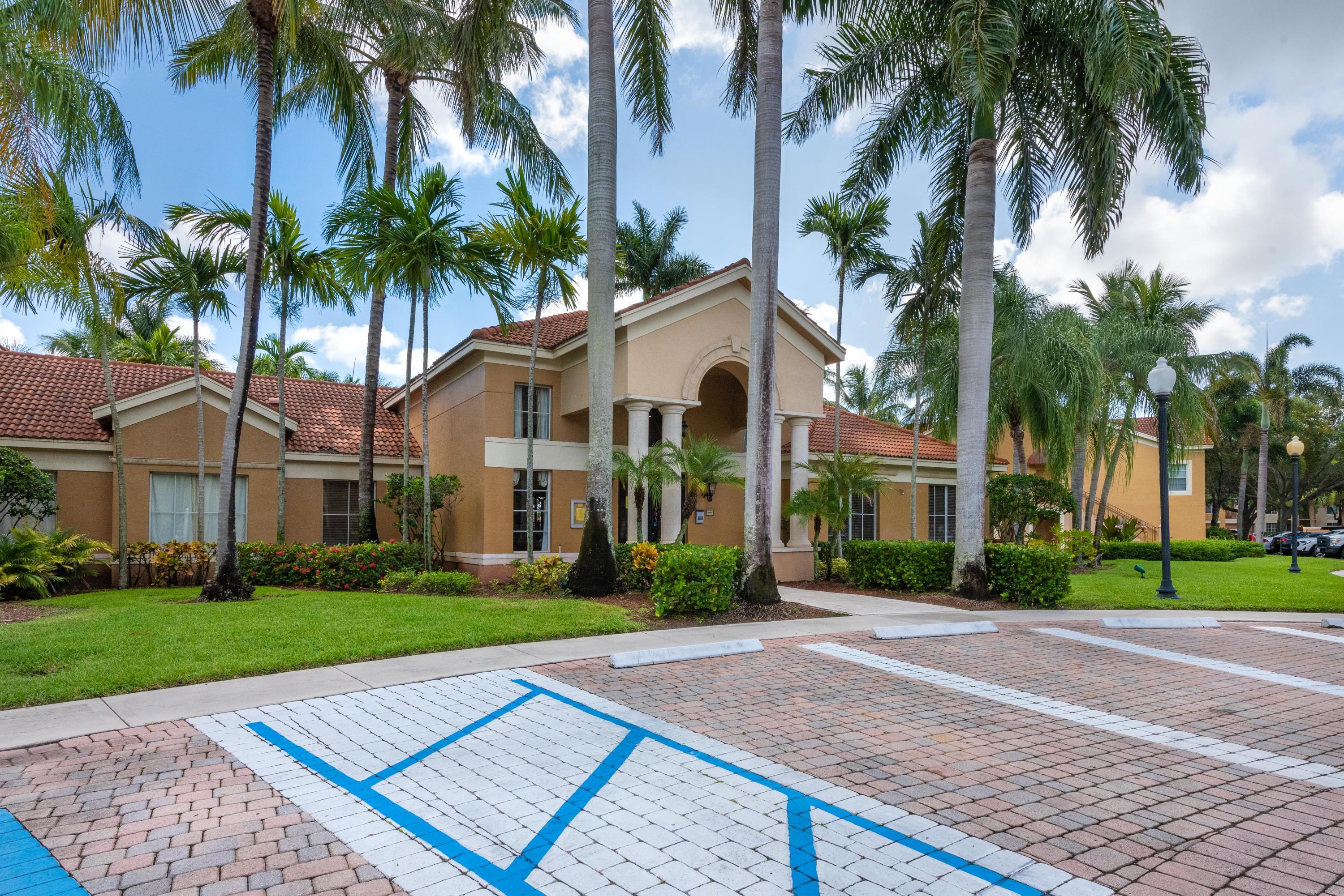 EMERALD ISLE AT LAGUNA LAKES CONDO - Residential Lease