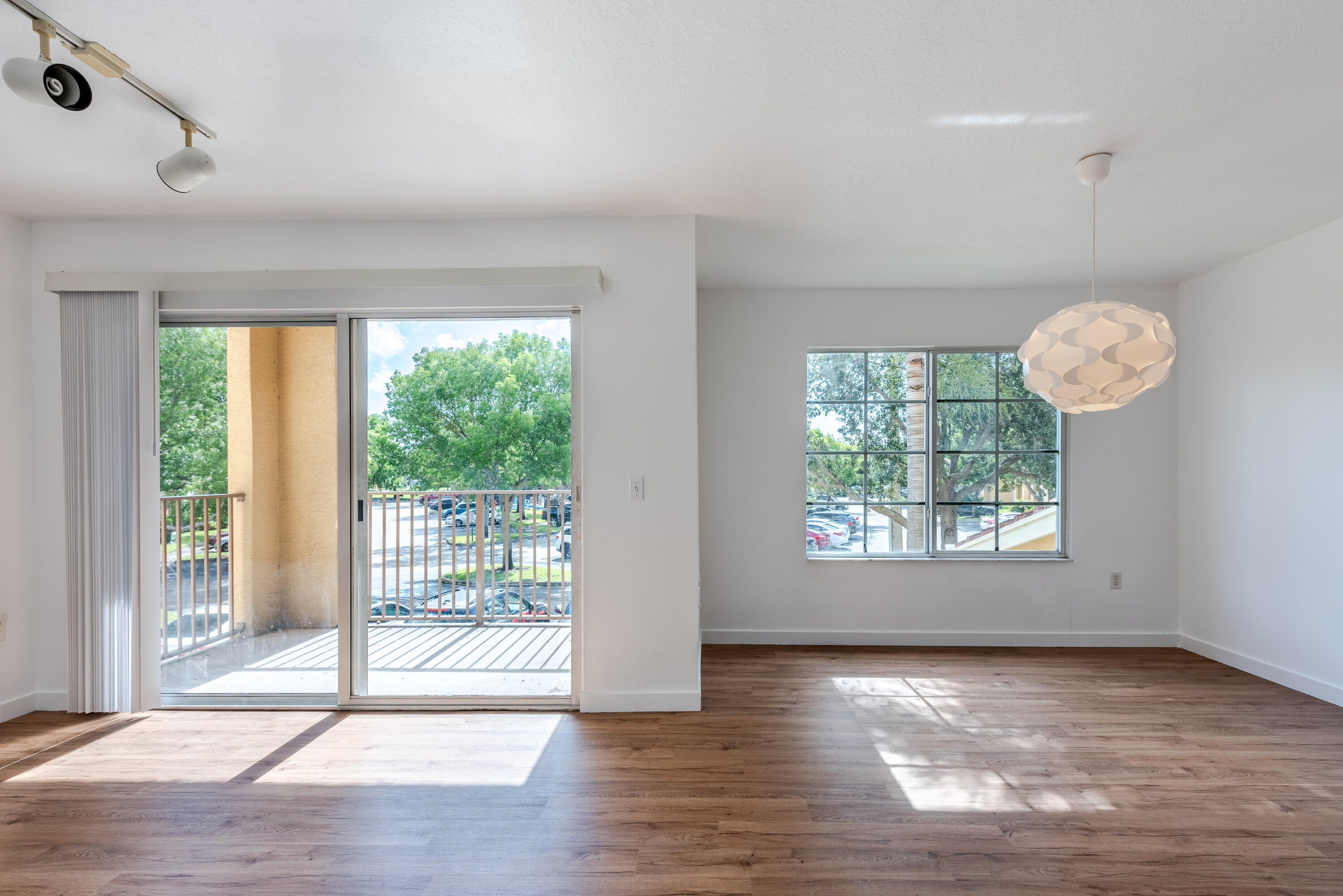 EMERALD ISLE AT LAGUNA LAKES CONDO - Residential Lease