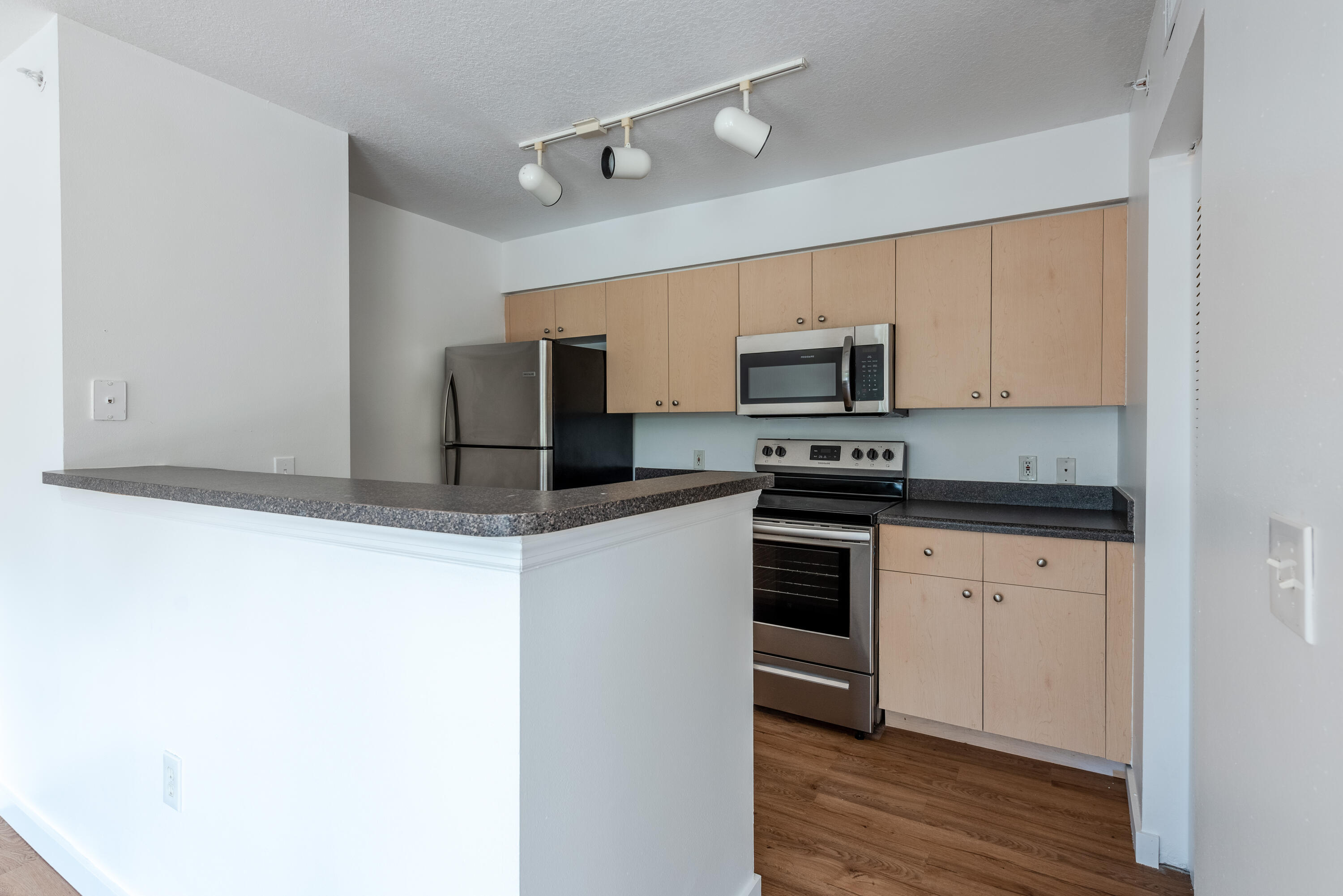 EMERALD ISLE AT LAGUNA LAKES CONDO - Residential Lease