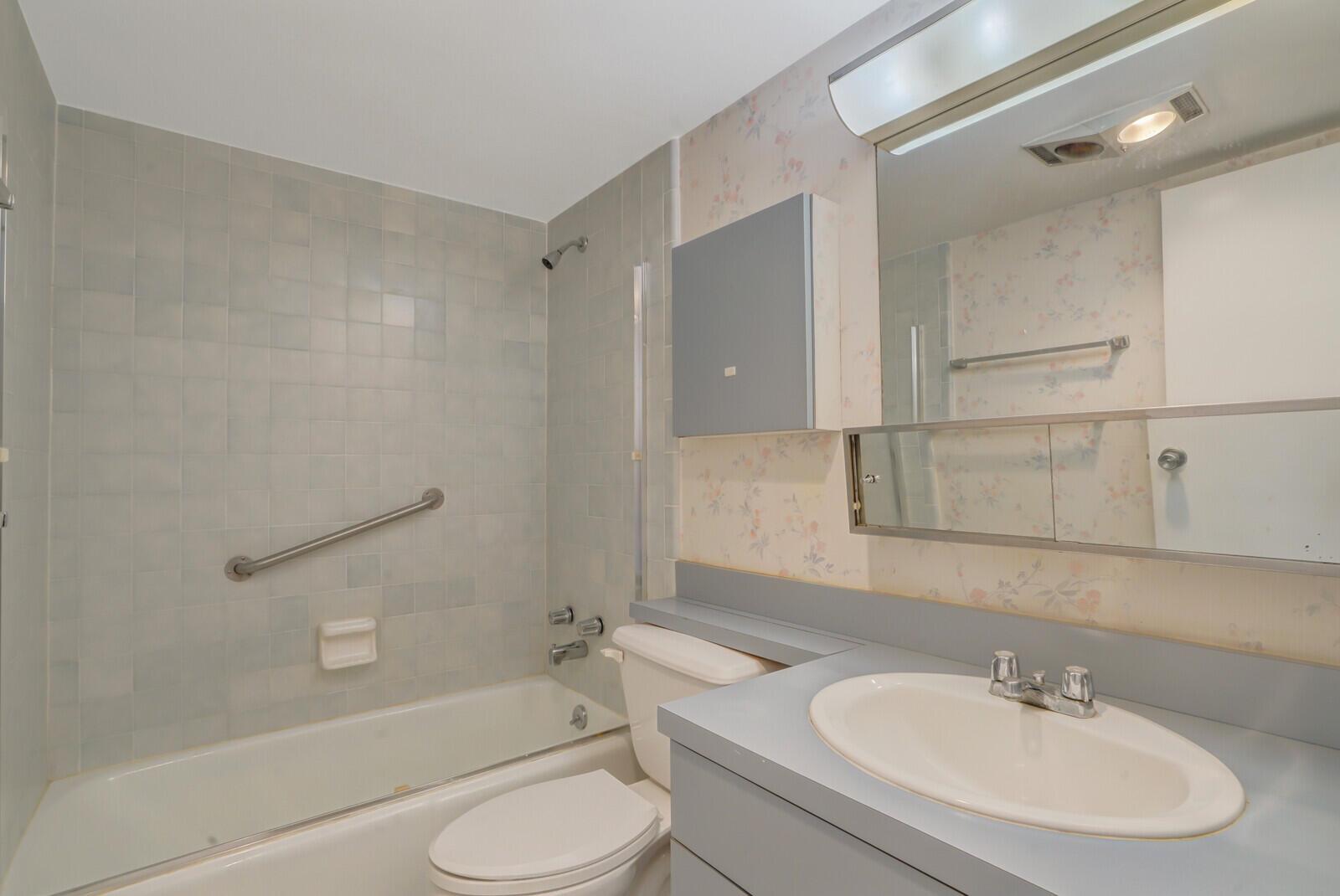 MURRY HILLS APT BLDG CONDO - Residential