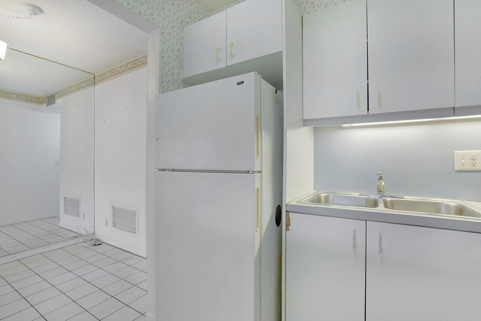 MURRY HILLS APT BLDG CONDO - Residential