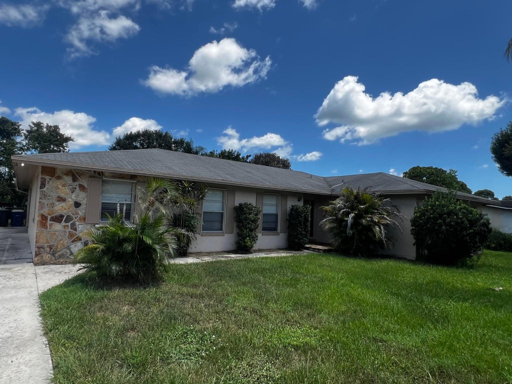 Photo of 1024 JAMAICA Avenue, Fort Pierce, FL 34982 (MLS # B26074533)