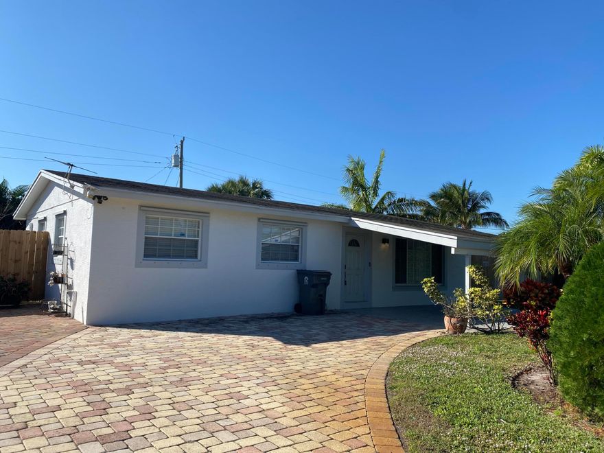 Welcome to this beautifully located three-bedroom, two-bathroom single-family home right in the heart of West Palm Beach, near Palm Springs but also offers a prime location just minutes away from schools, restaurants, and all the conveniences of the area. Water and Electricity include. 

Inside, you'll find your own washer and dryer, a private yard perfect for relaxing, and ample parking space for three to four cars. It's a truly inviting and well-organized home that stands out in this fantastic neighborhood.