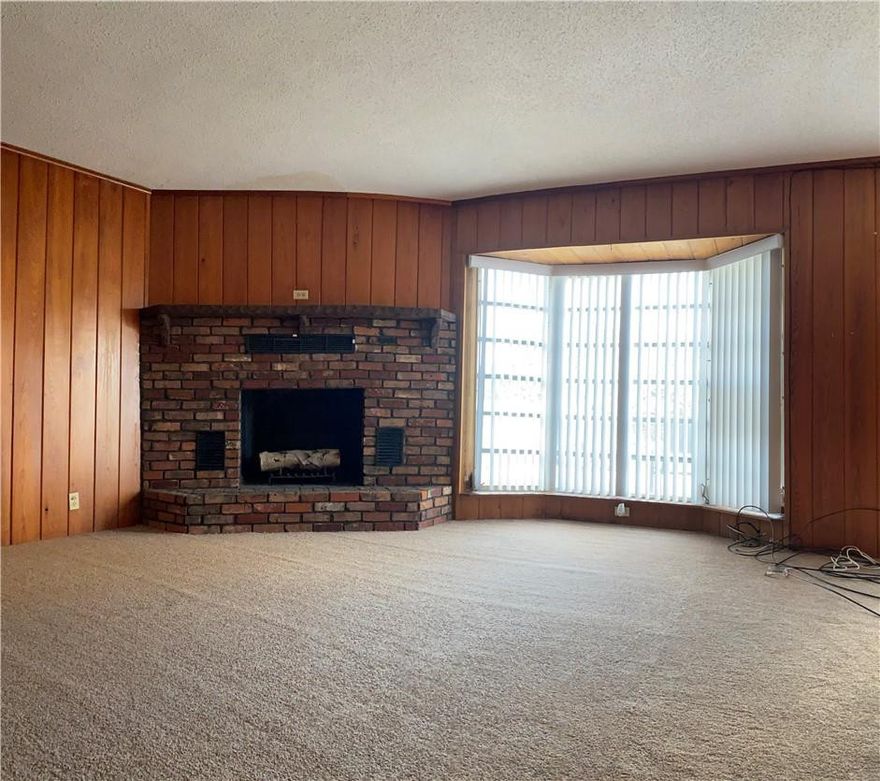 Huge 3BR conveniently located, close to Beach, Shopping, and restaurants. Large Kitchen, dining area, and living room. Large rooftop patio, great for entertaining! Washer / Dryer Hook-up. 2nd floor unit above commercial business. Water included.