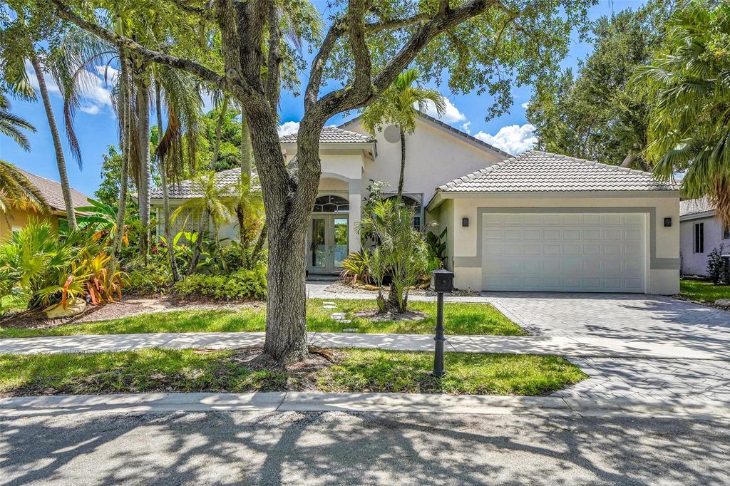 Photo of 3039 Lakewood Drive, Weston, FL 33332 (MLS # F10508025)