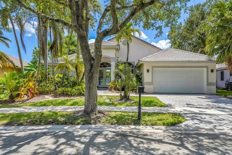 3039 Lakewood Dr Weston FL 33332