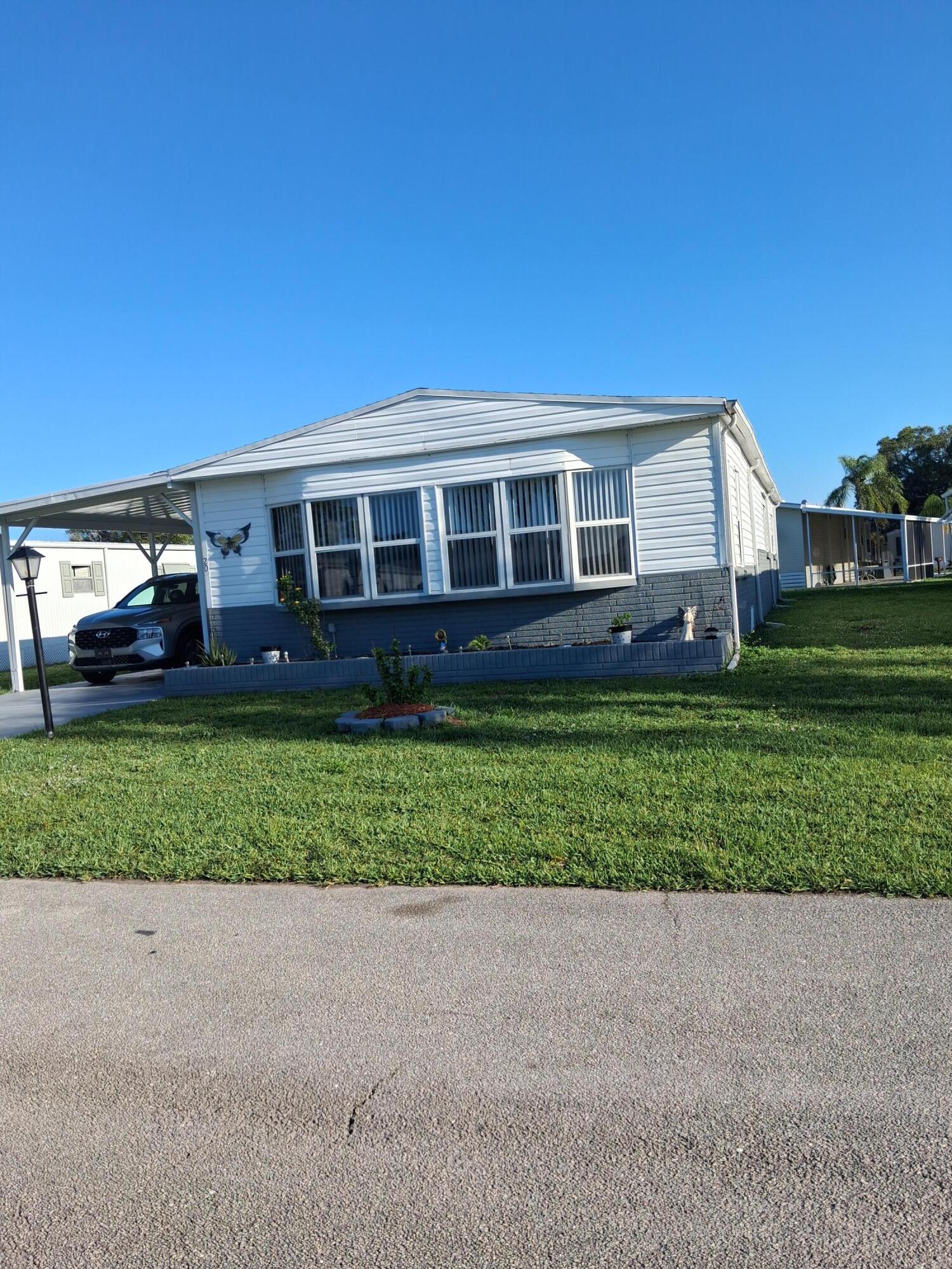 SPANISH LAKES - Residential