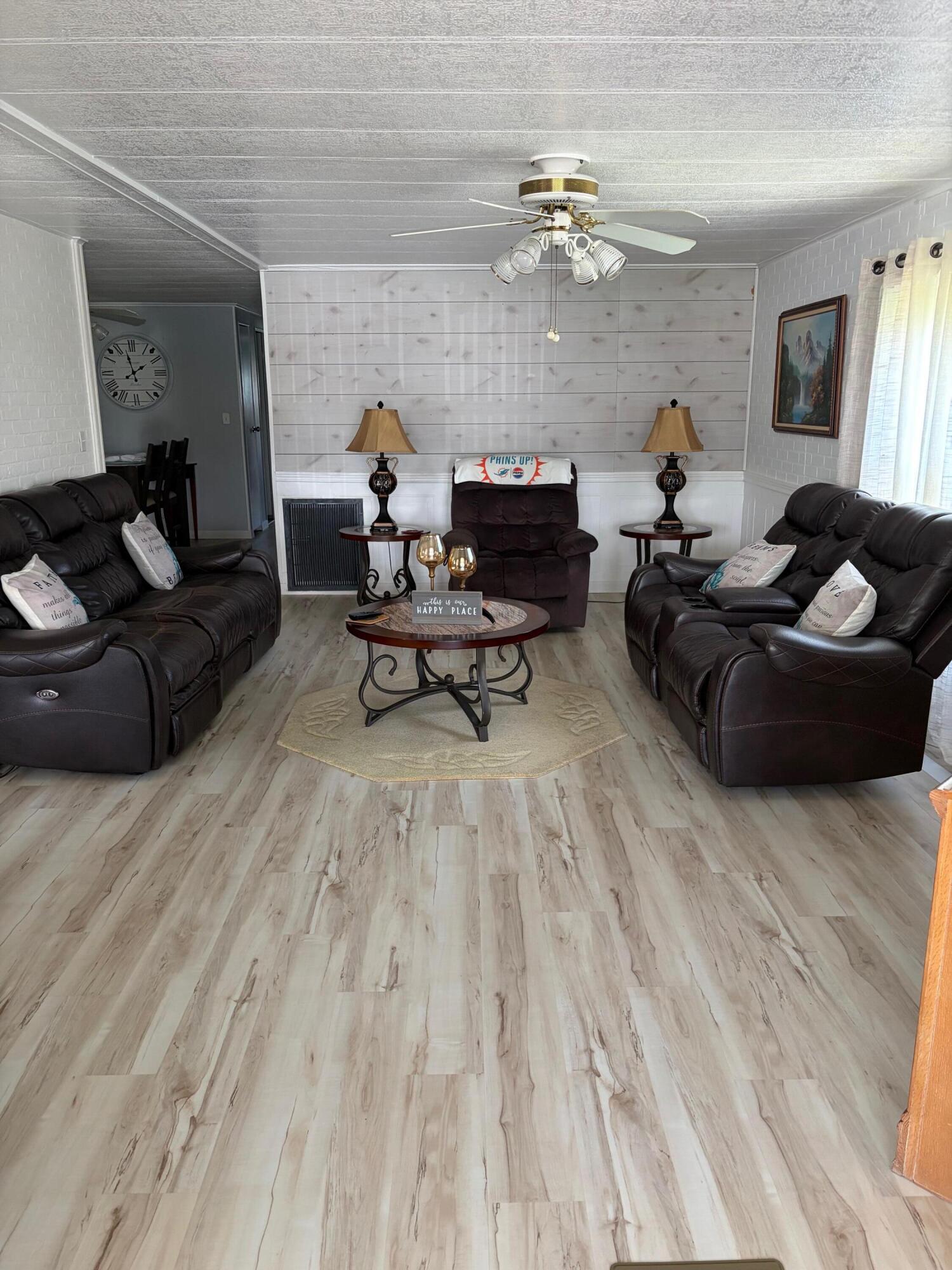 SPANISH LAKES - Residential