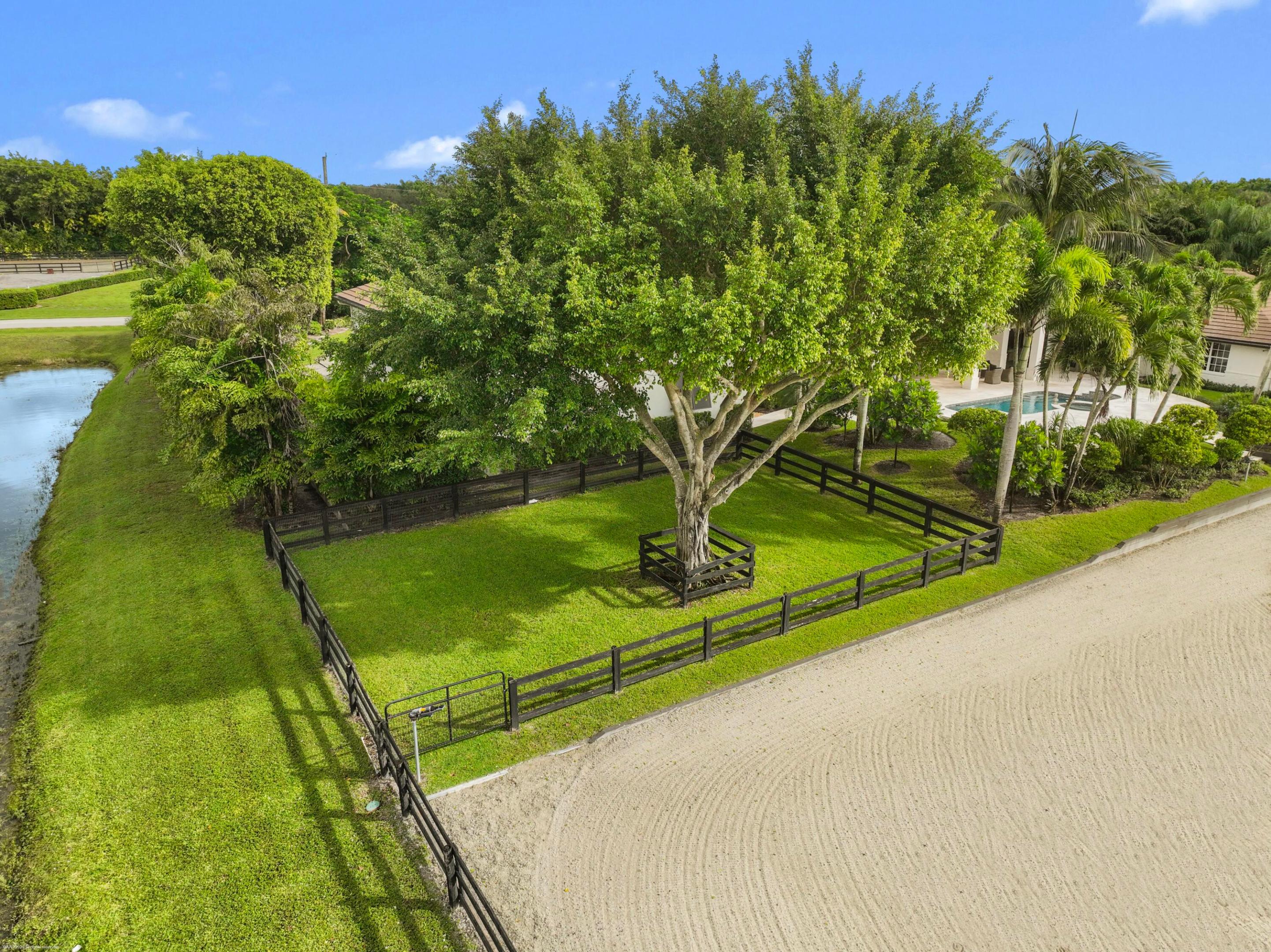 PADDOCK PARK 2 OF WELLINGTON - Residential