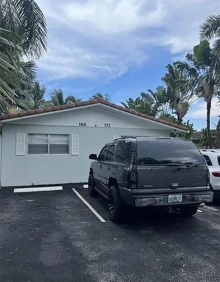 Conveniently located in the heart of Deerfield Beach! Minutes away from Beach, Publix, I-95, Boca Raton, Pioneer Park and Boat Ramp. Beautiful 2 beds 1 bath with spacious closets. 2 separated private entries with disabled accessibility, Central A/C and resurfaced kitchen counter top. Washer and dryer coin operated machines on site. Tropical landscaping, oversized, fully fenced back yard with lawn maintenance inclusive. No HOA! Fast approval and immediate Move In!
