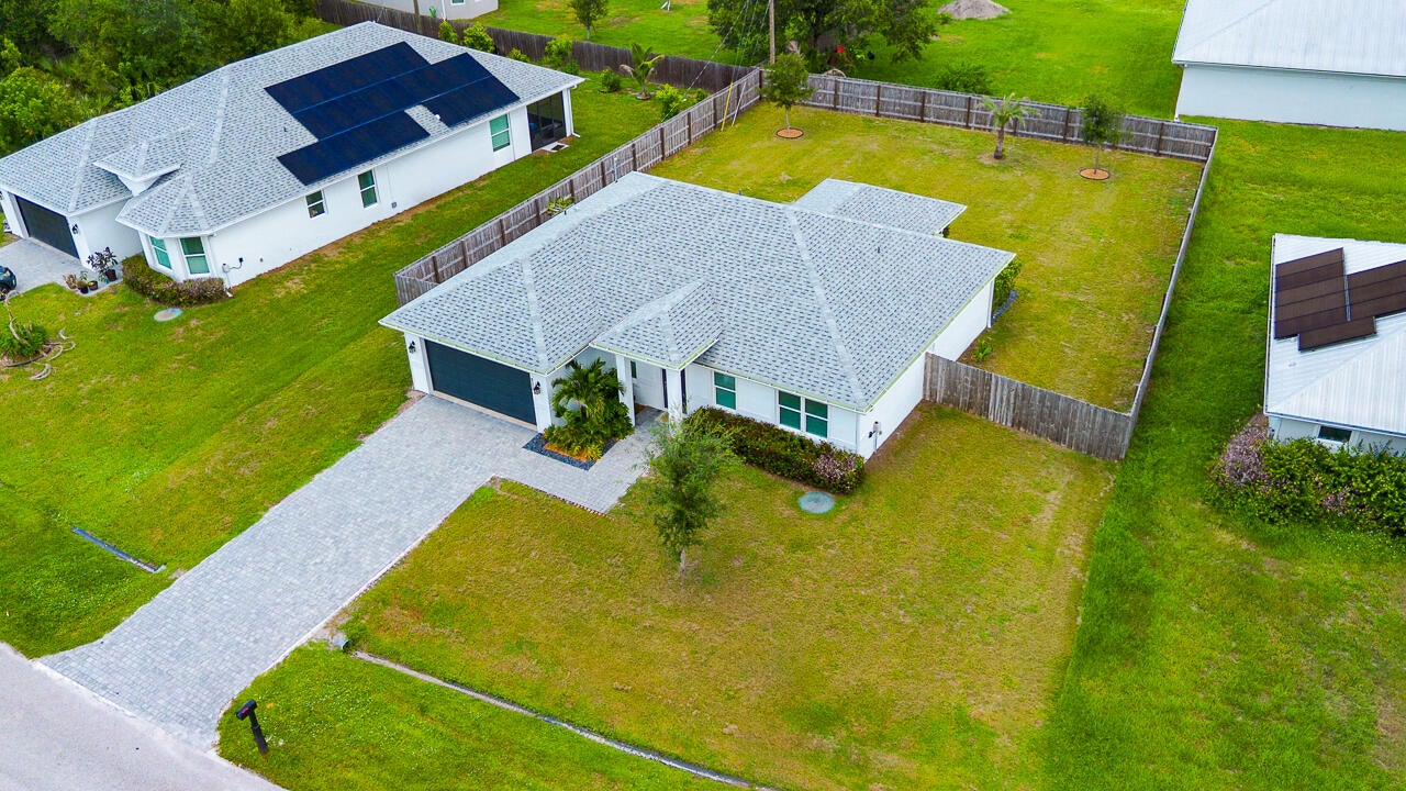 275 SW ELDERBERRY Drive