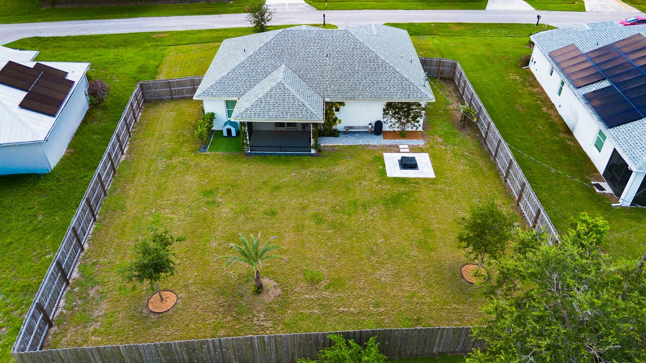 275 SW ELDERBERRY Drive