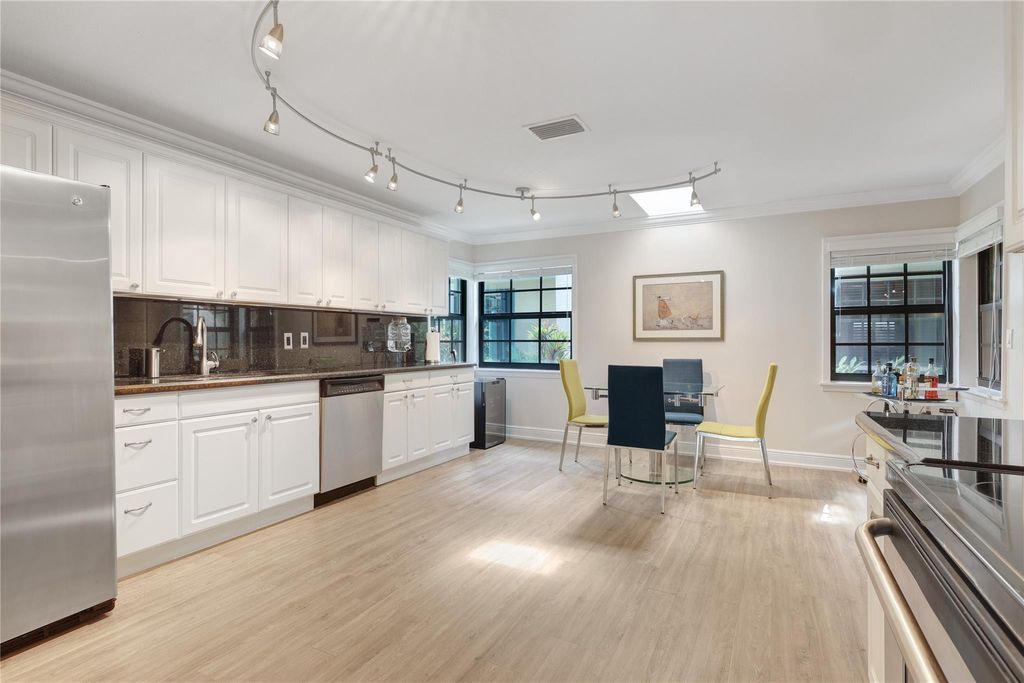 Photo of 905 SE 12th Court #17, Fort Lauderdale, FL 33316 (MLS # F10501344)