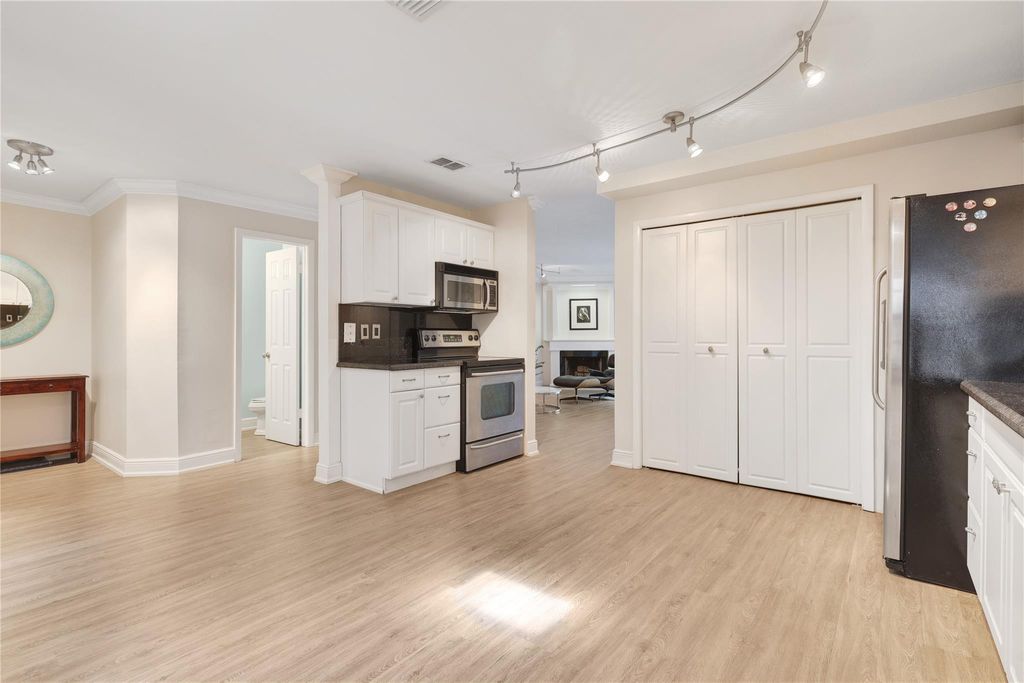 Photo of 905 SE 12th Court #17, Fort Lauderdale, FL 33316 (MLS # F10501344)