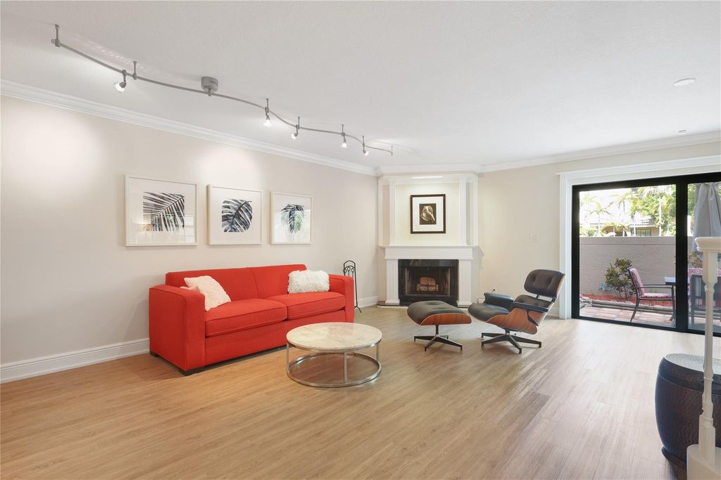 Photo of 905 SE 12th Court #17, Fort Lauderdale, FL 33316 (MLS # F10501344)
