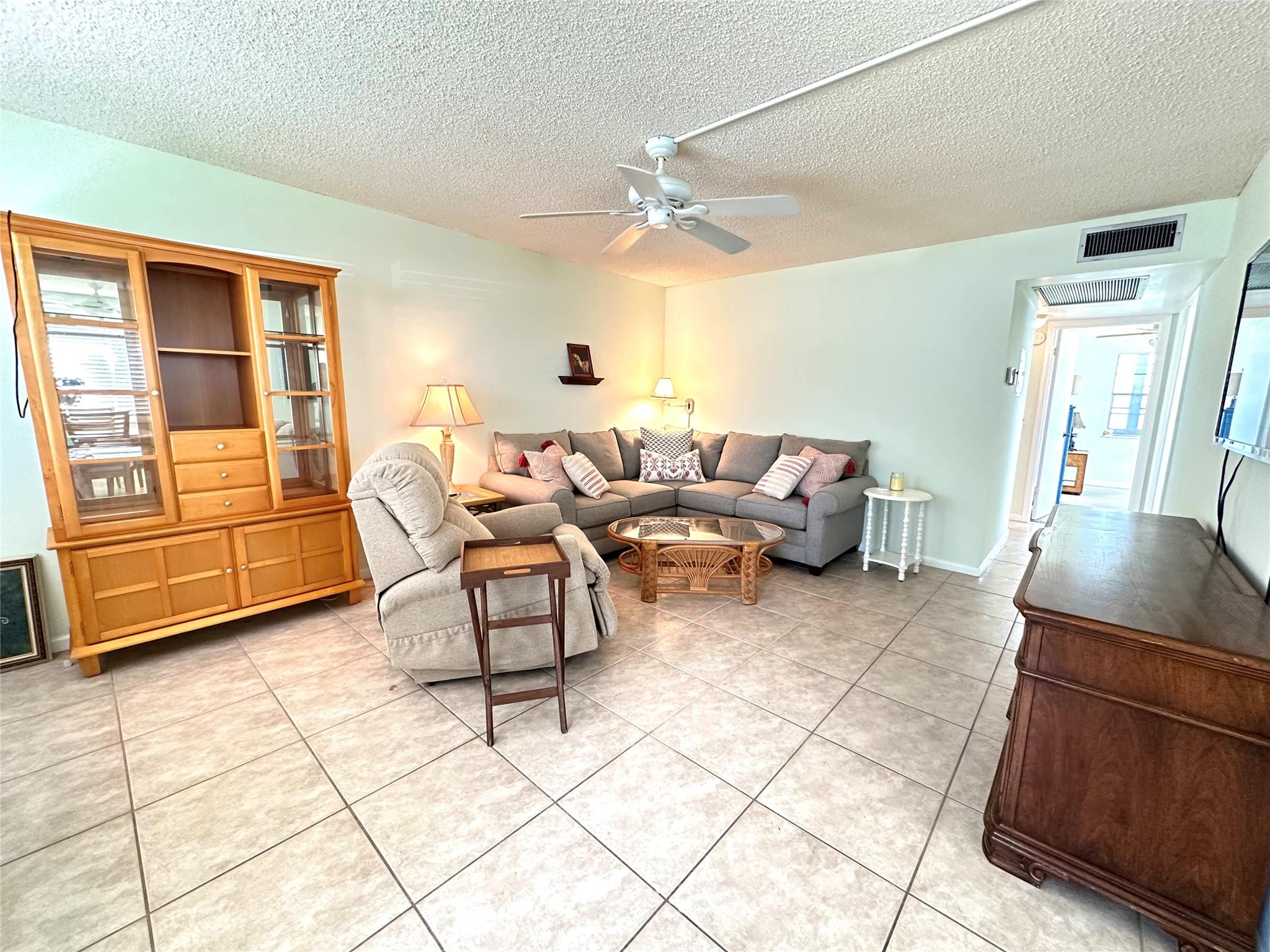 289 Markham N 289