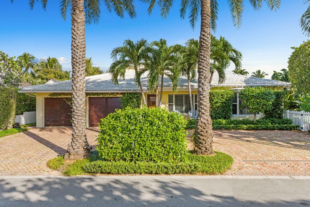 Photo of 151 Seagate Road, Palm Beach, FL 33480 (MLS # R10851603)