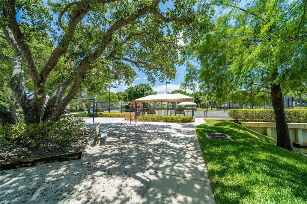 WELLESLEY AT LAKE CLARKE - Residential