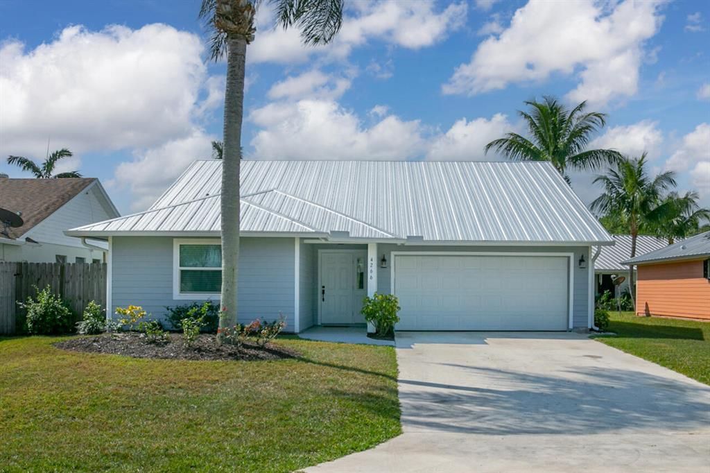 Photo of 4266 SE Tamarind Street, Stuart, FL 34997 (MLS # R10872495)